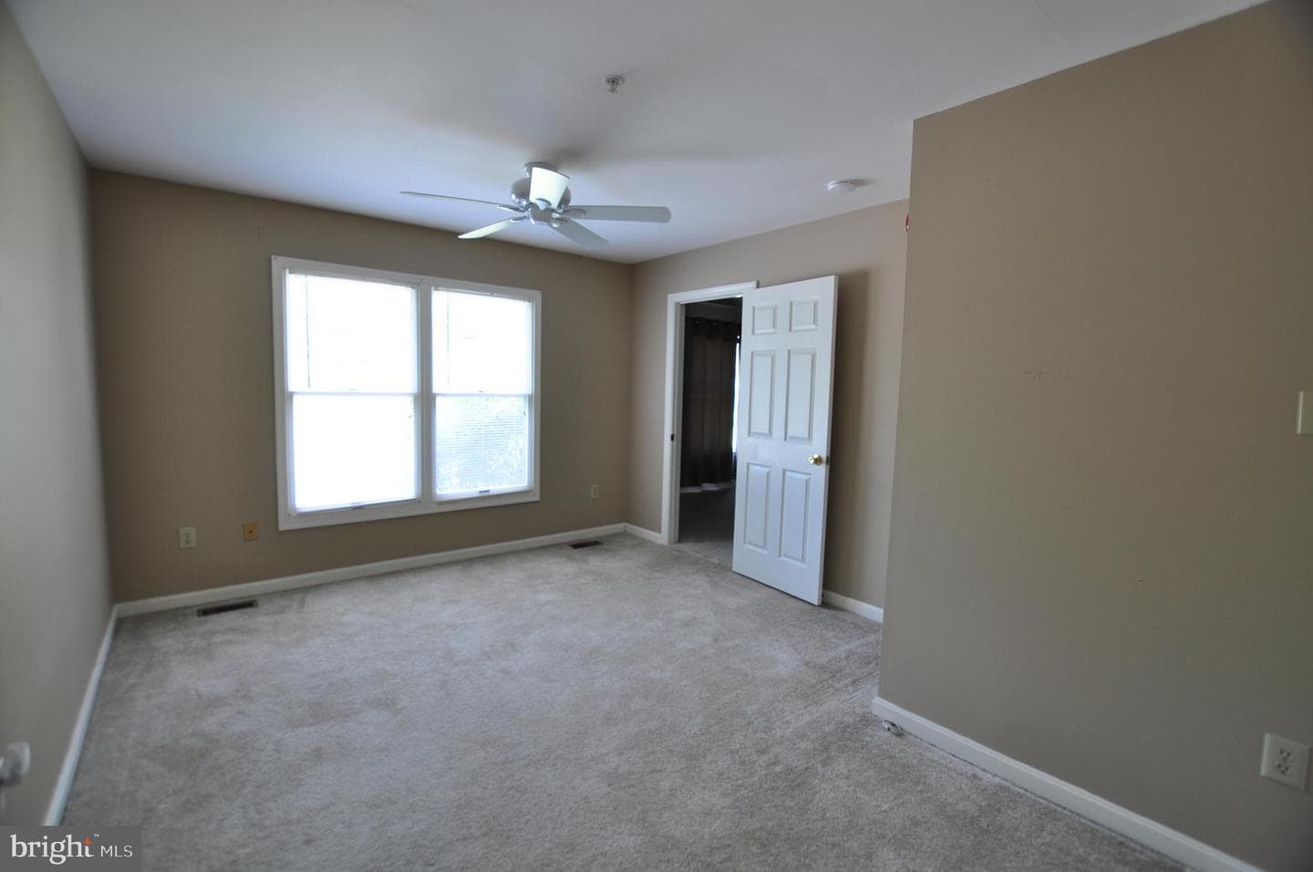 23309 Woodfield Road photo 20