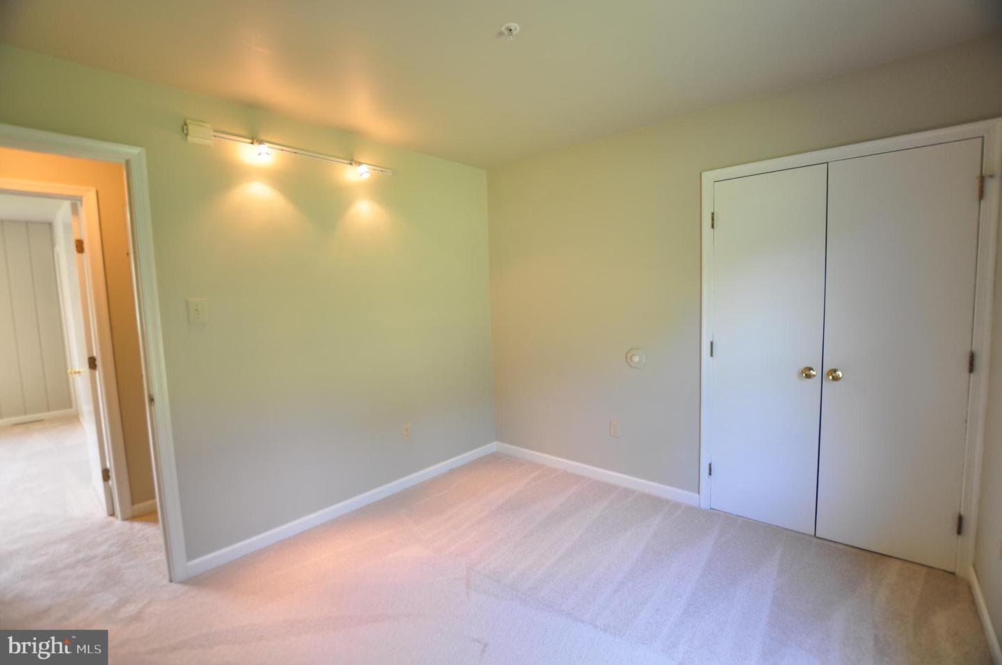 23309 Woodfield Road photo 38