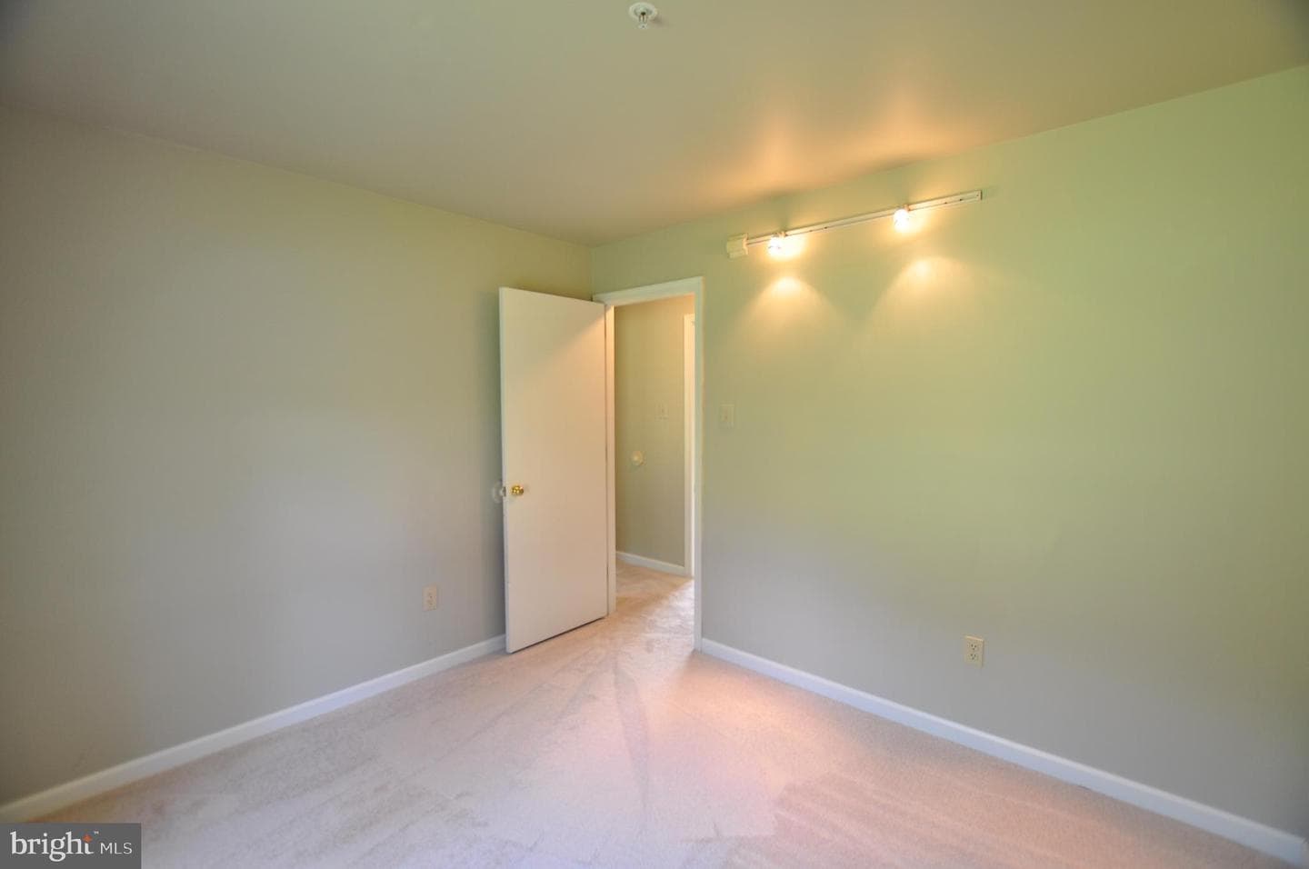 23309 Woodfield Road photo 39