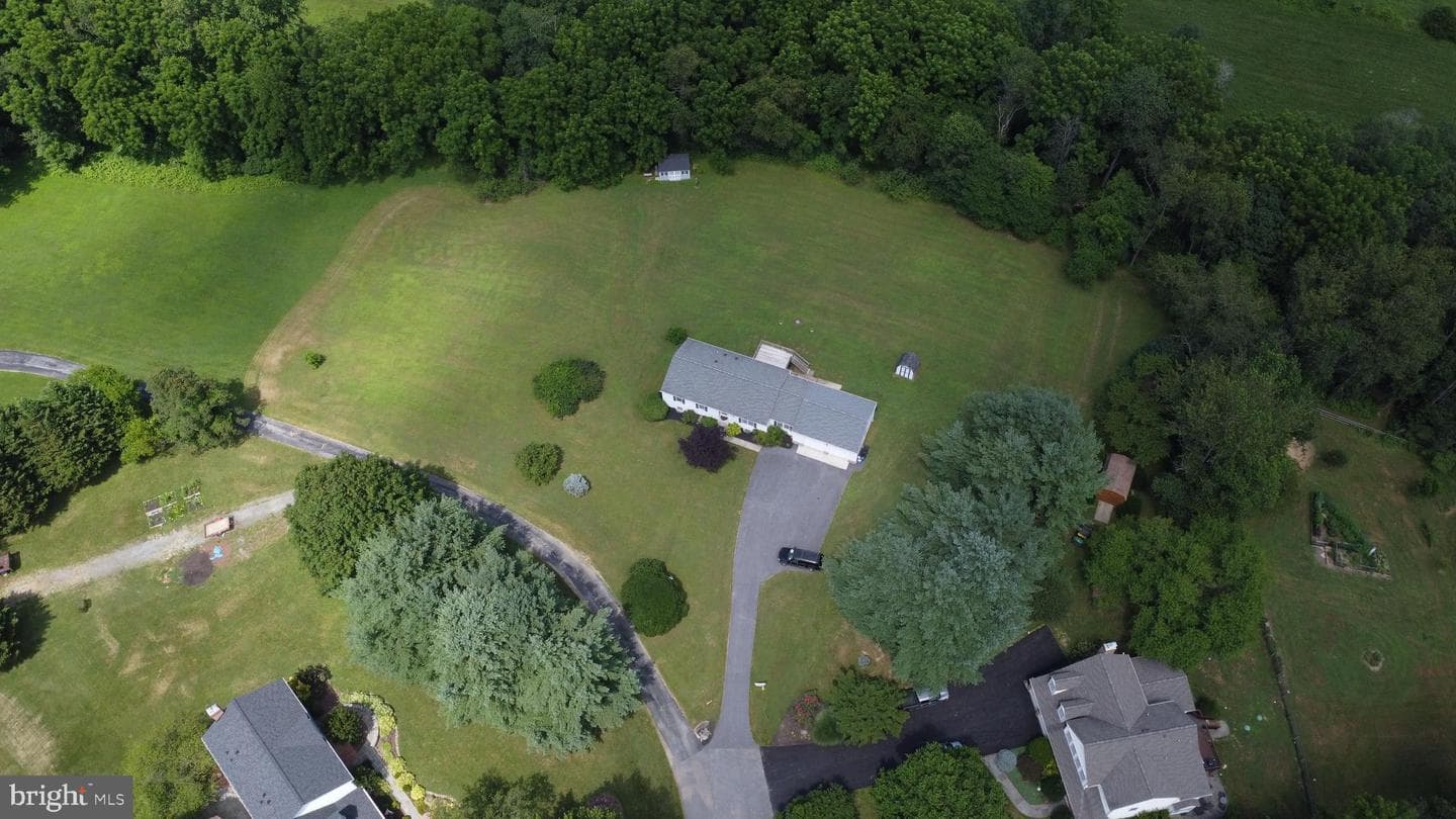 23309 Woodfield Road photo 4