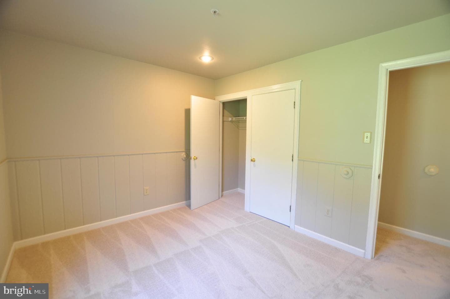 23309 Woodfield Road photo 42