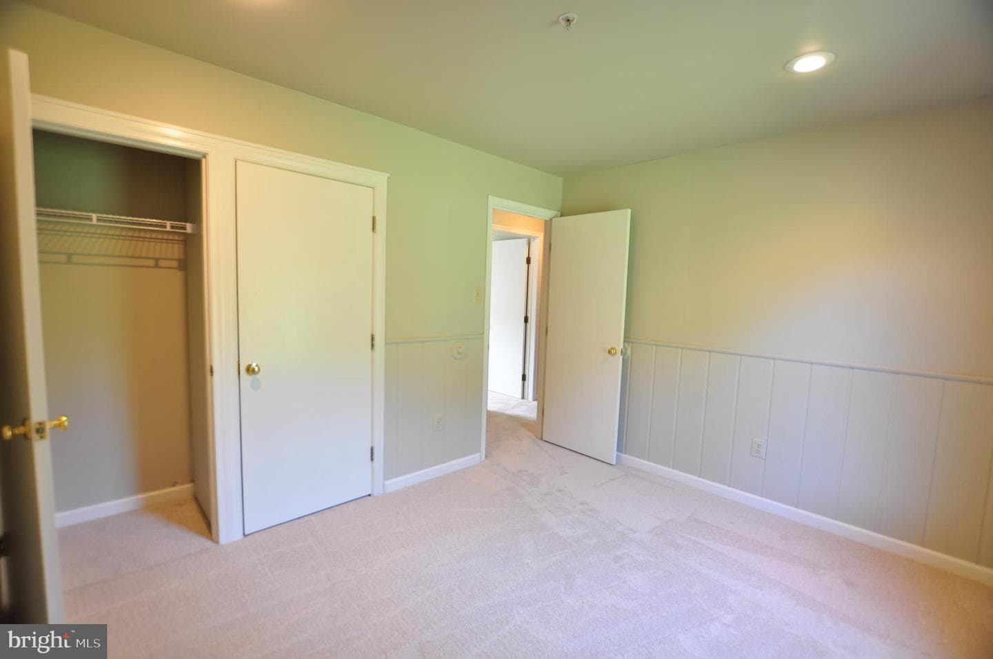 23309 Woodfield Road photo 43