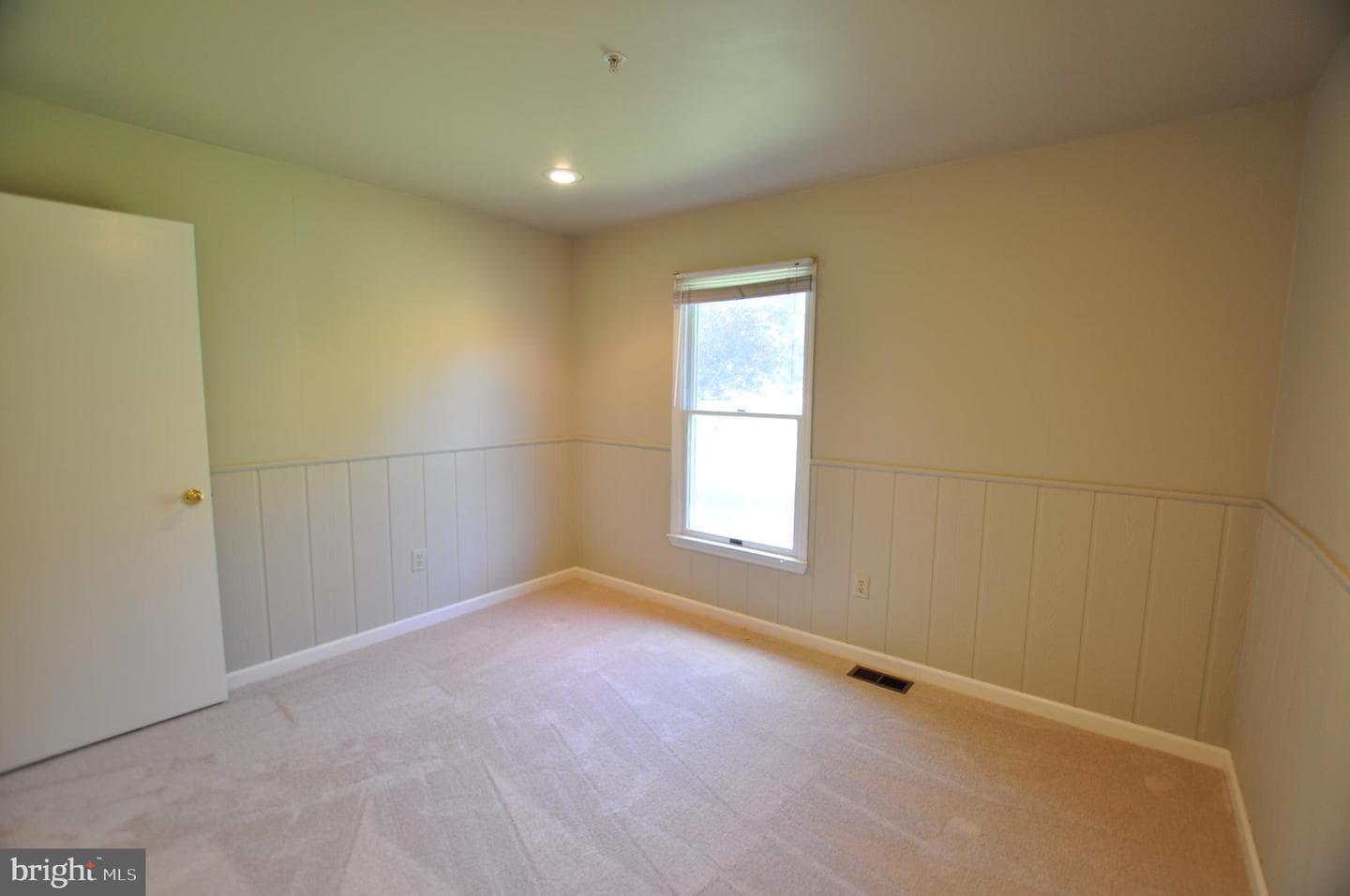23309 Woodfield Road photo 44
