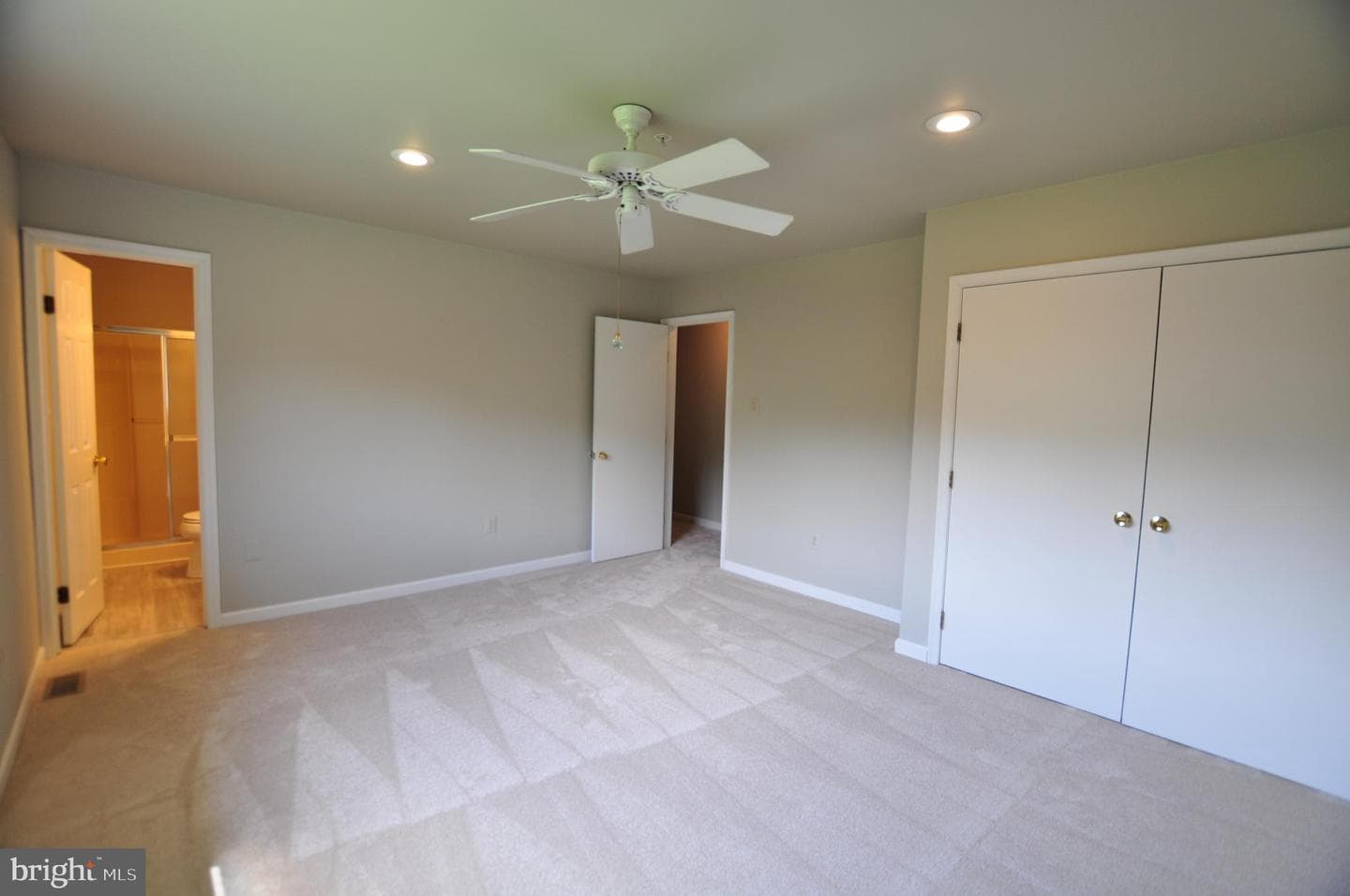 23309 Woodfield Road photo 47
