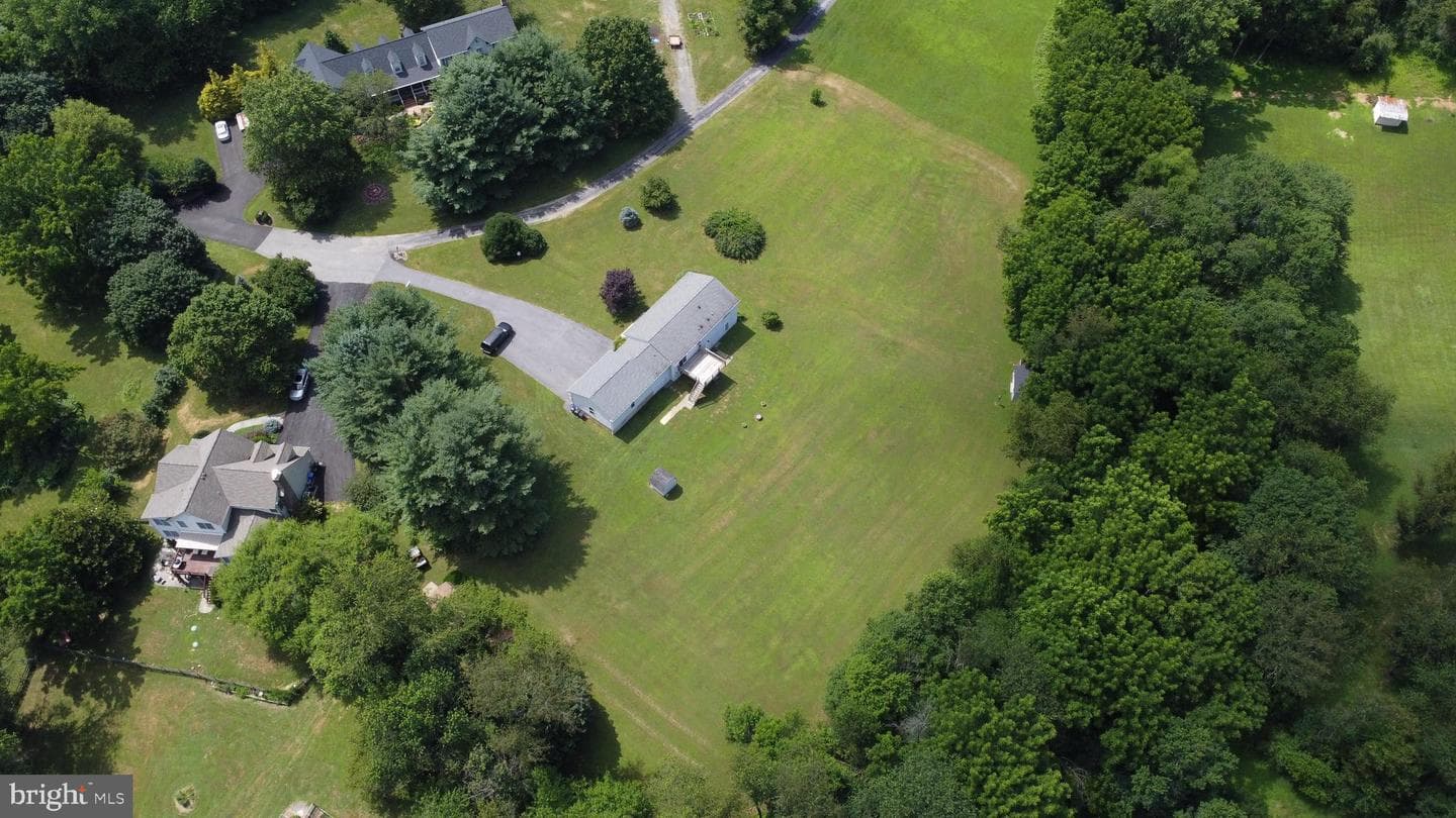 23309 Woodfield Road photo 5