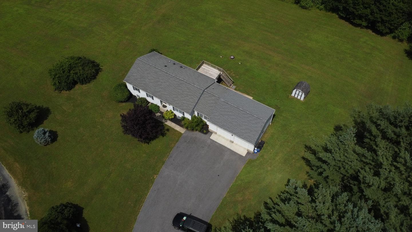 23309 Woodfield Road photo 6