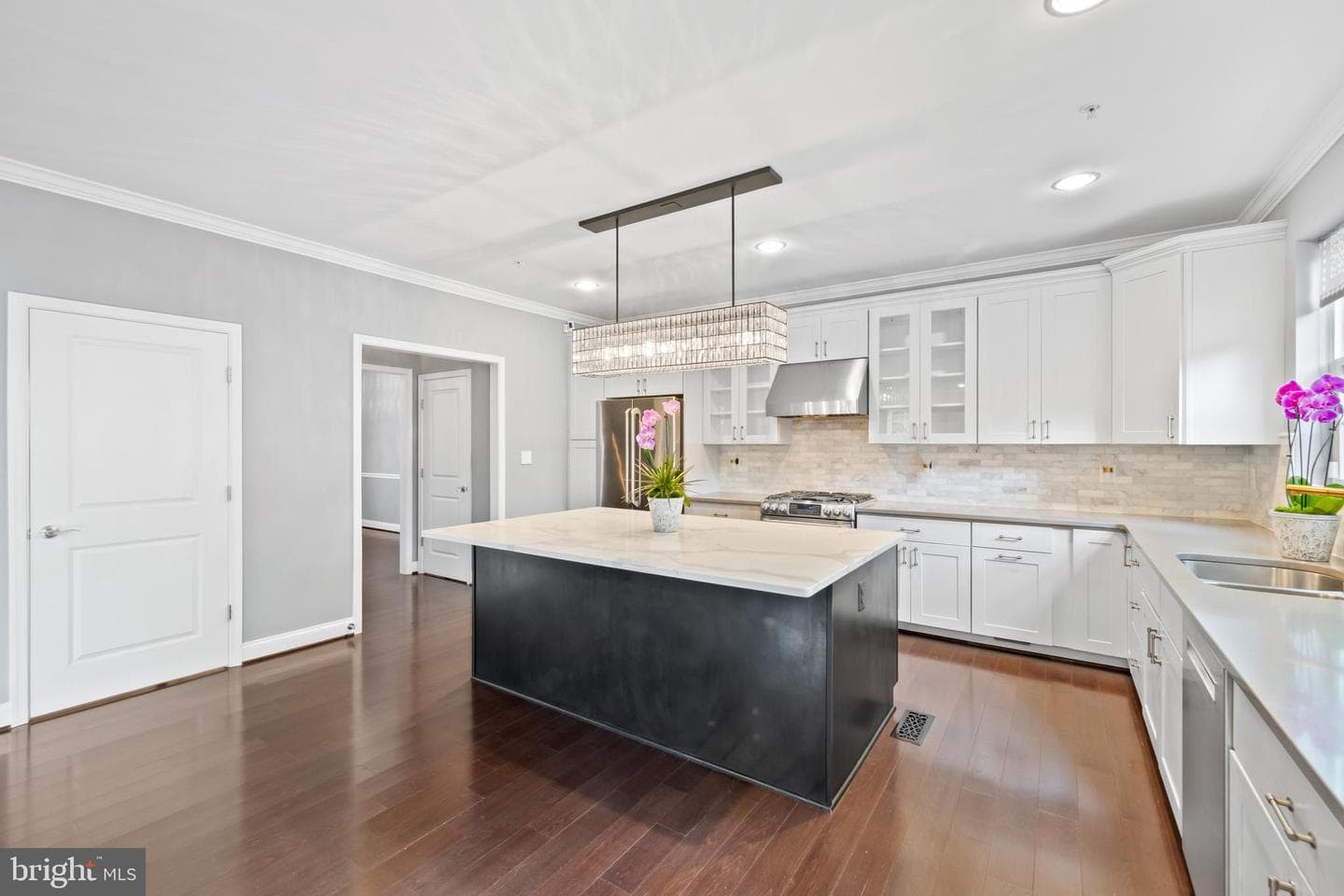3722 Lawrence Avenue photo 13