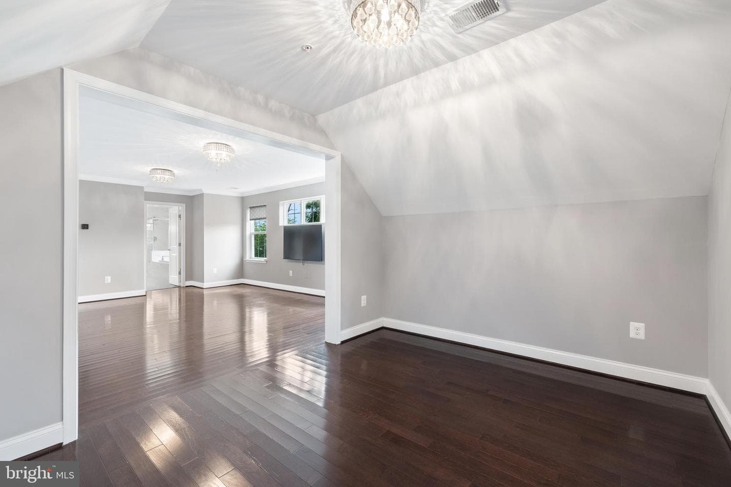 3722 Lawrence Avenue photo 36