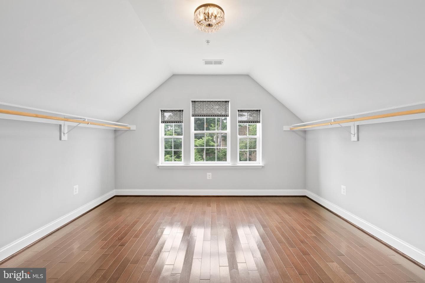3722 Lawrence Avenue photo 40