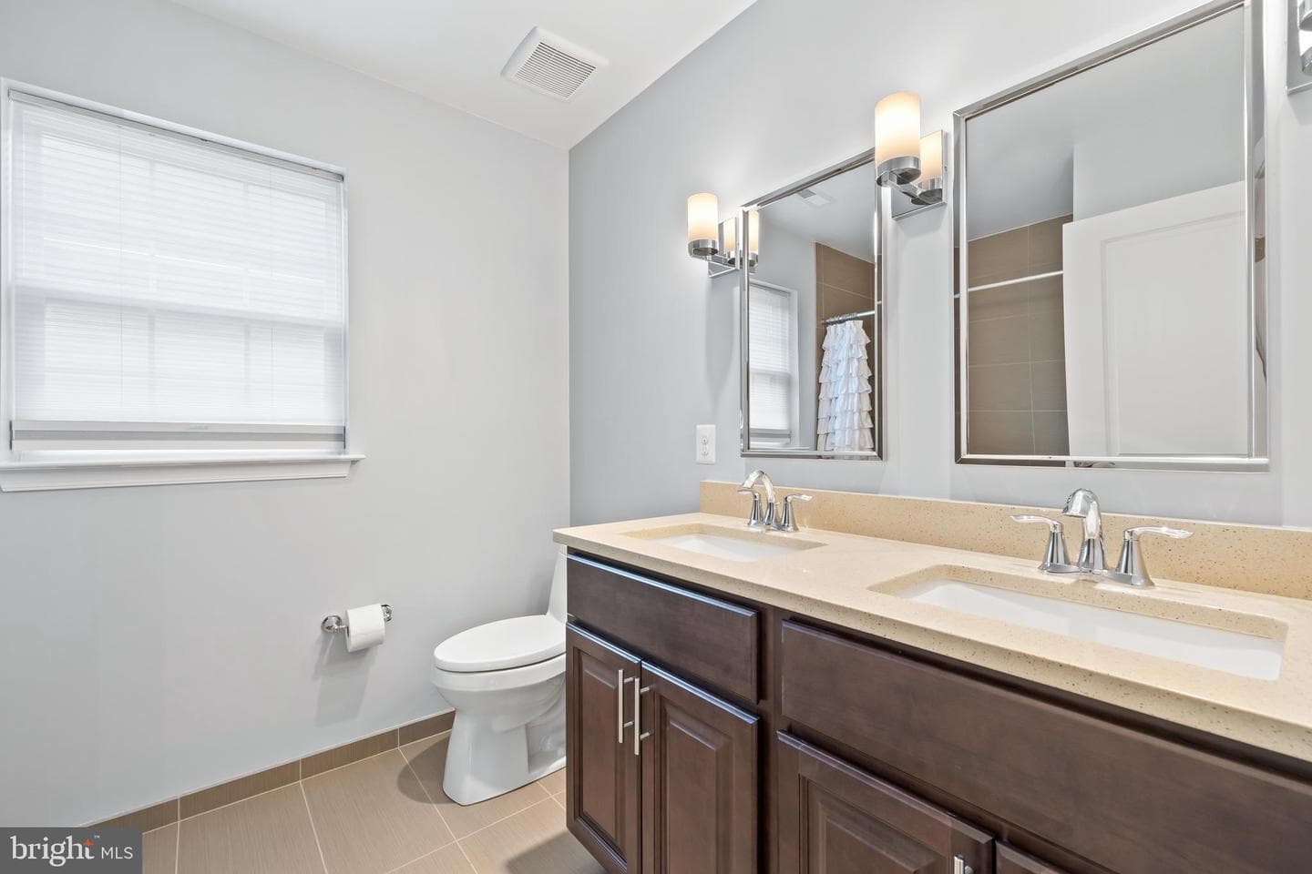 3722 Lawrence Avenue photo 47
