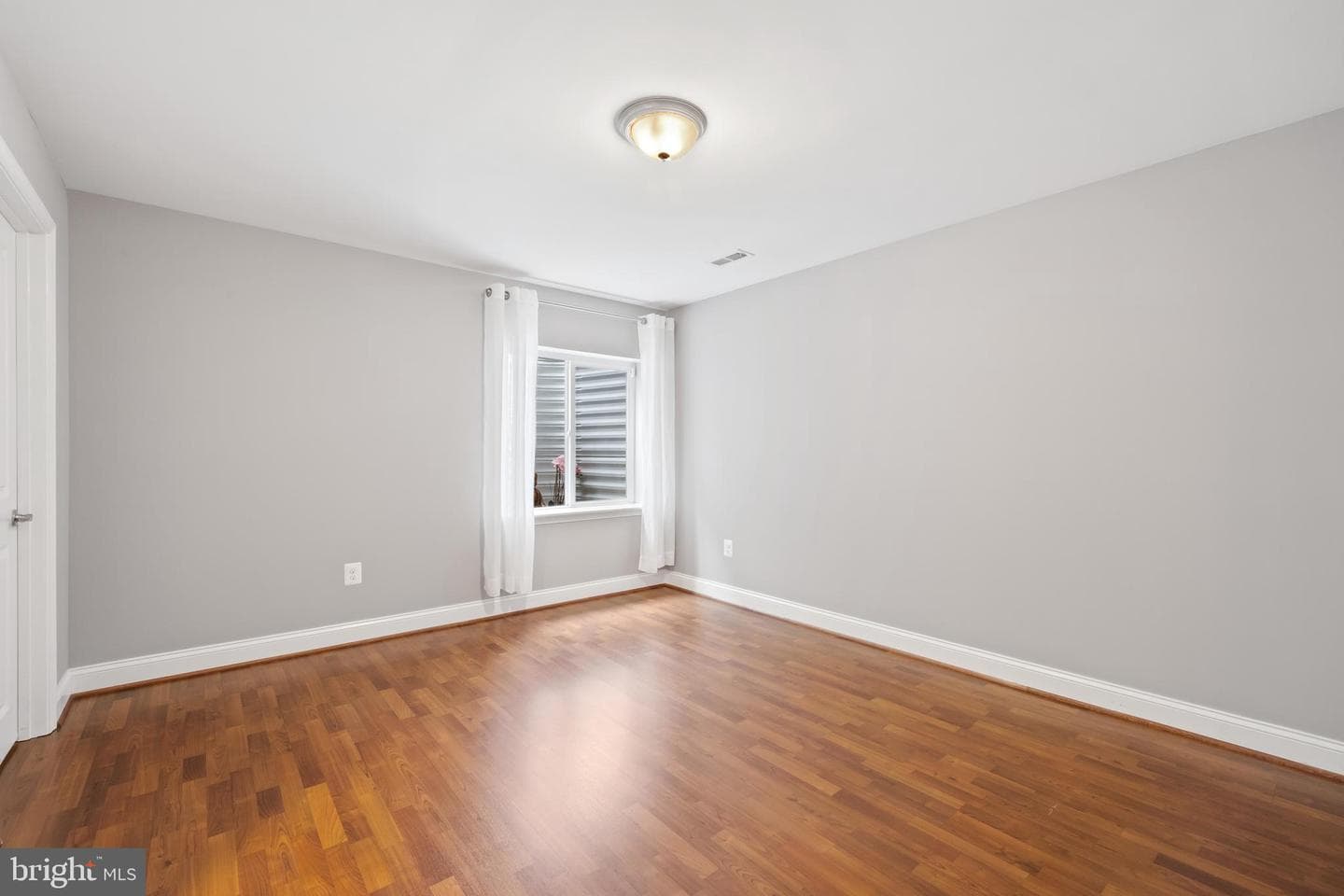 3722 Lawrence Avenue photo 68