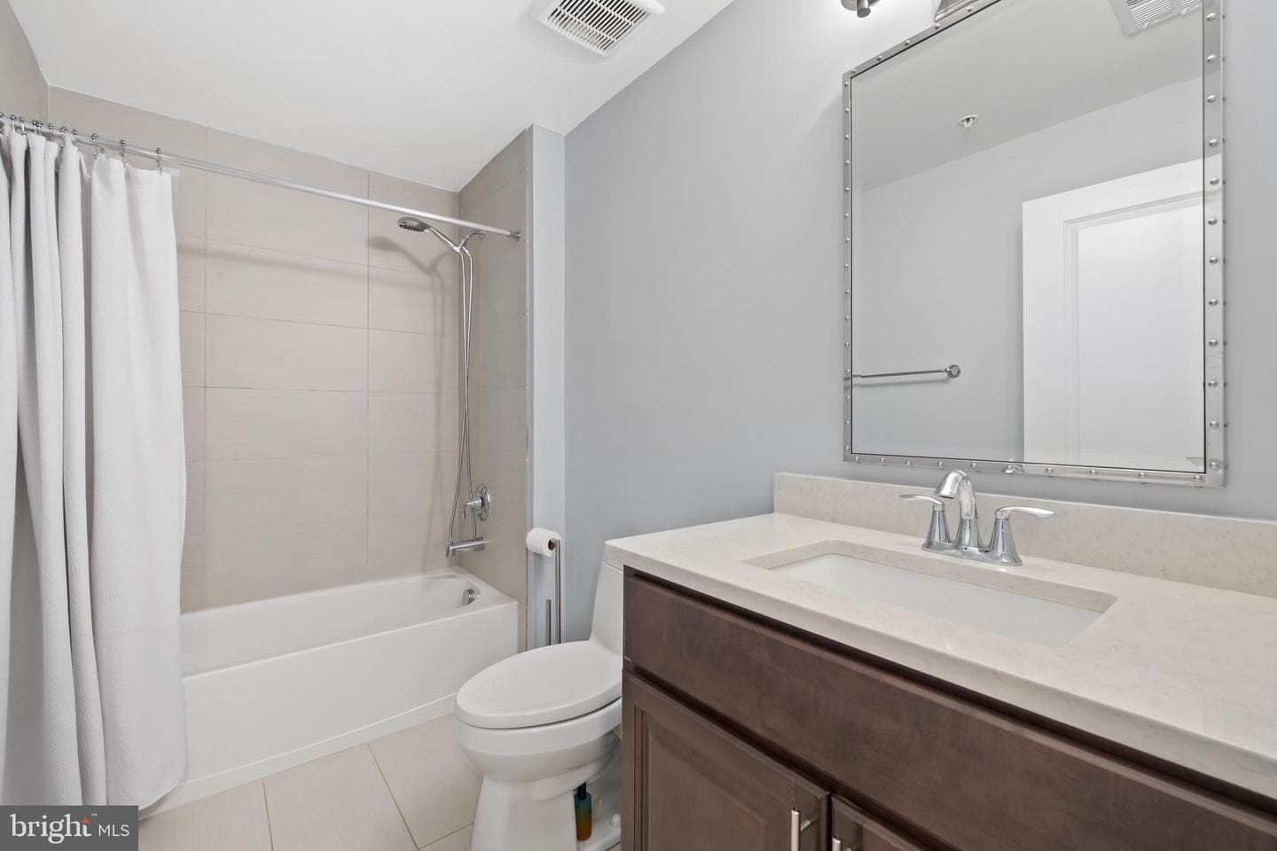 3722 Lawrence Avenue photo 70
