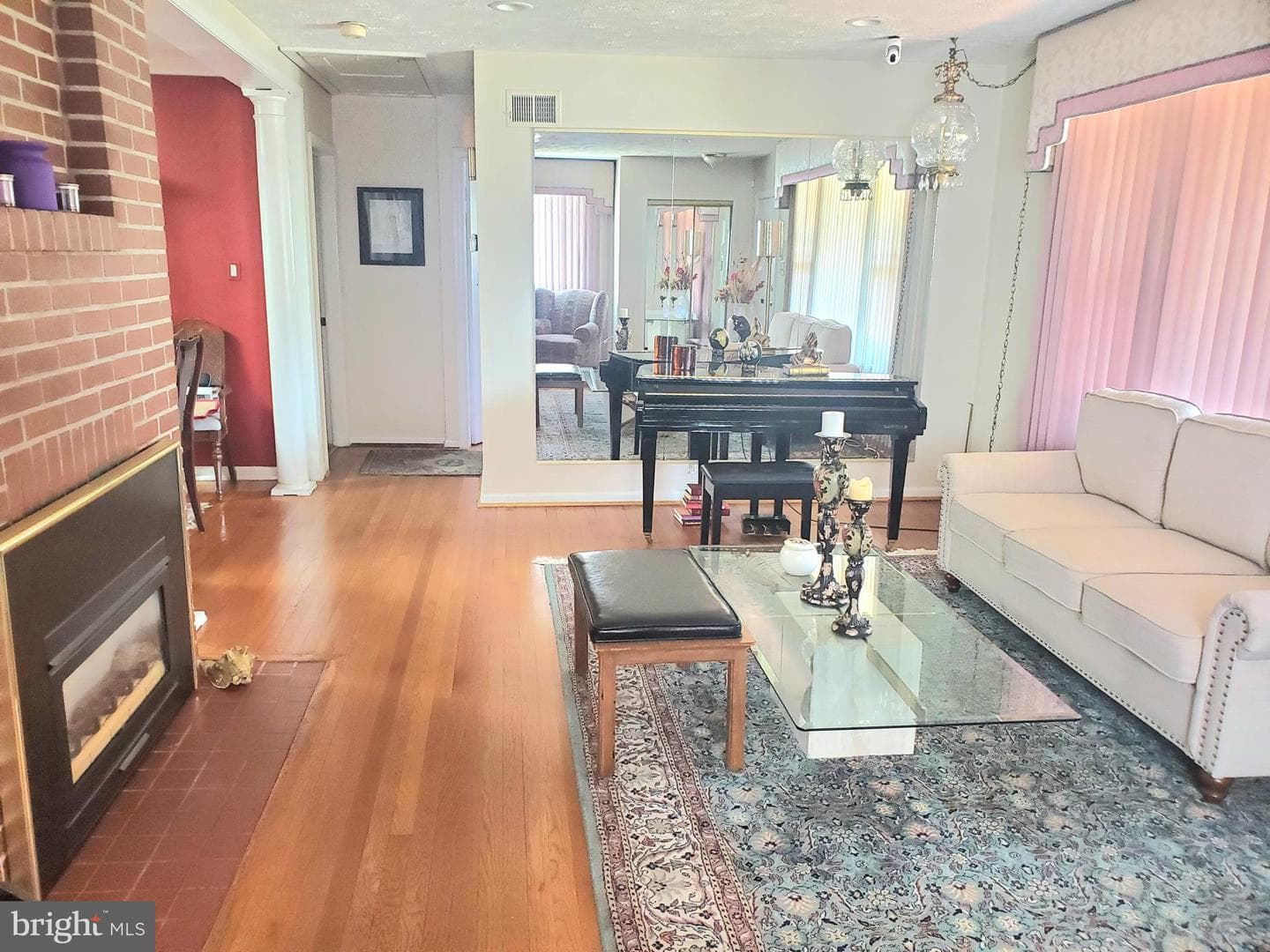1514 Oakview Drive photo 2