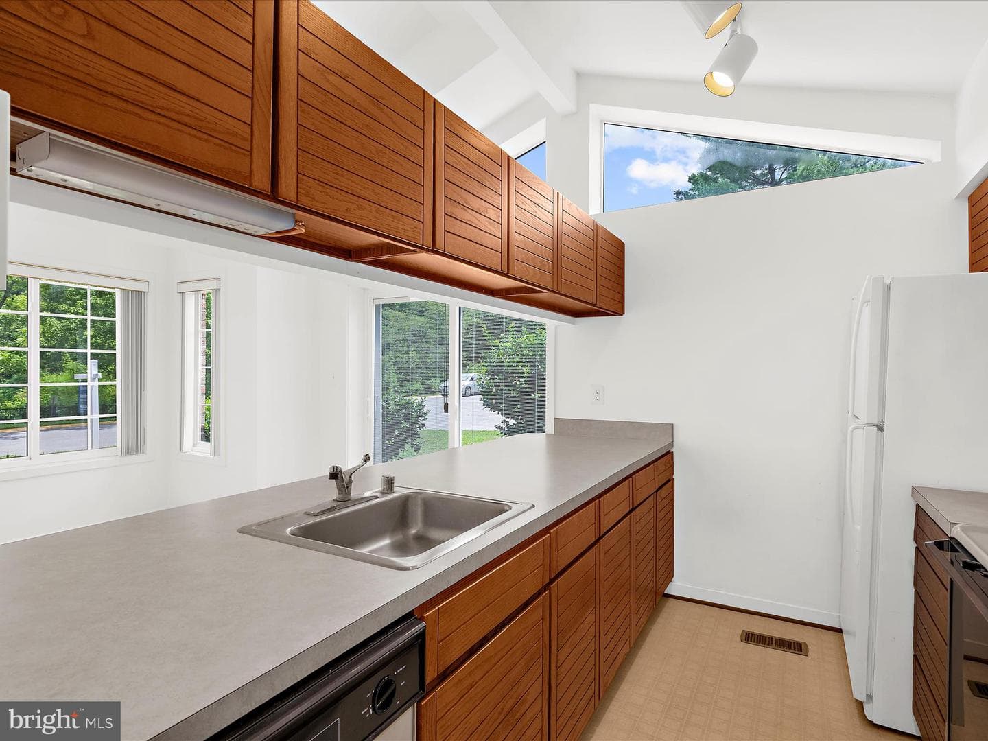 9800 Islandside Drive photo 13