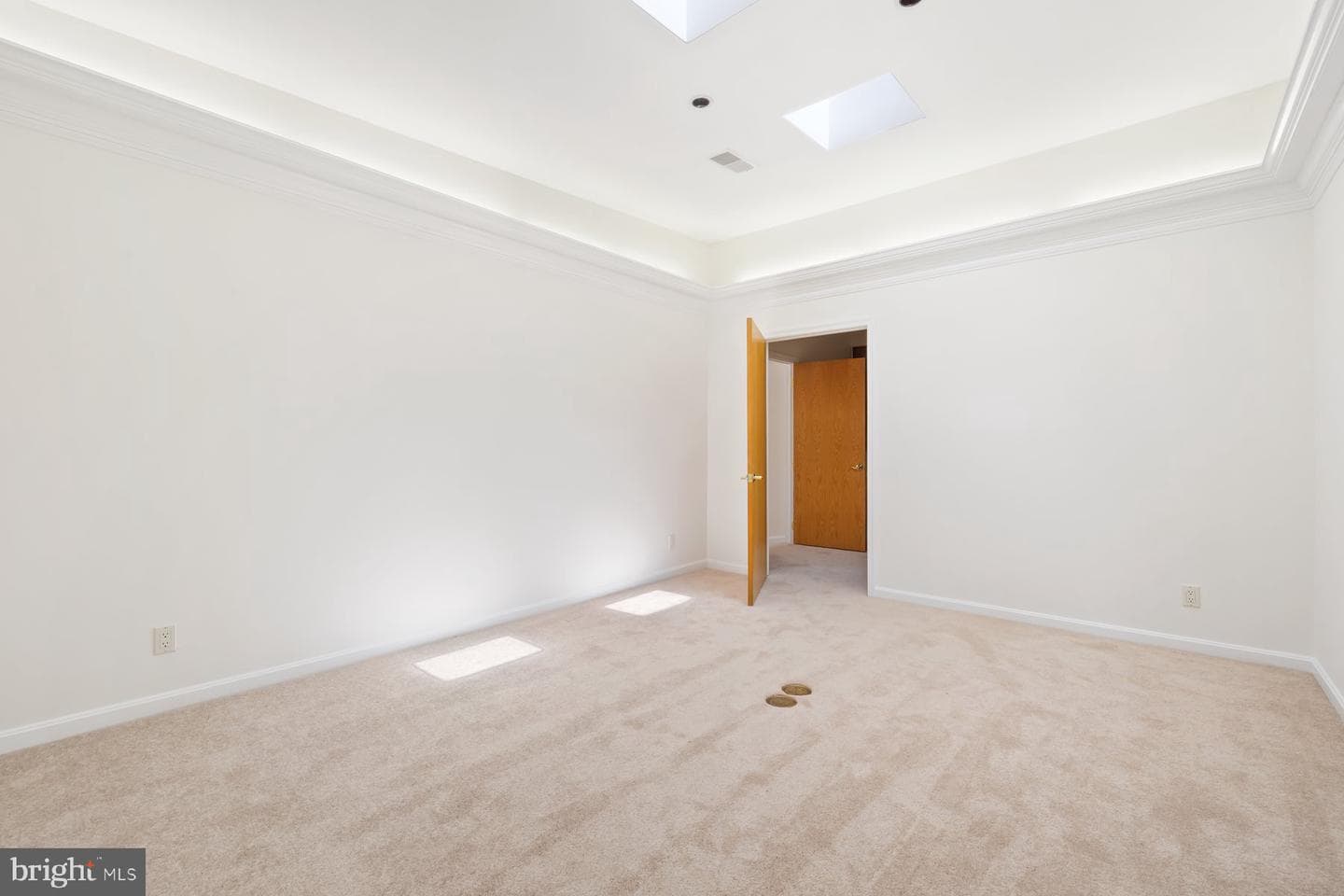11900 Gainsborough Road photo 29