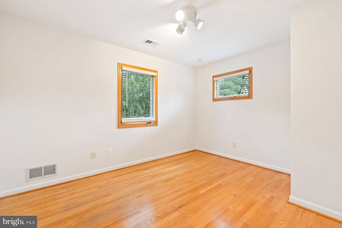 11900 Gainsborough Road photo 39