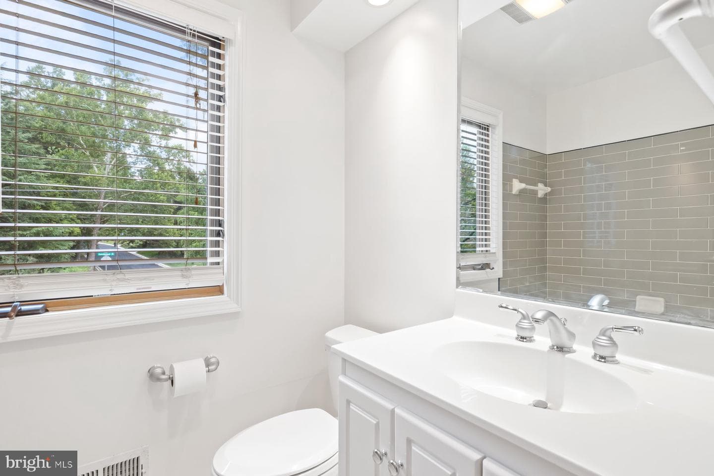 11900 Gainsborough Road photo 41
