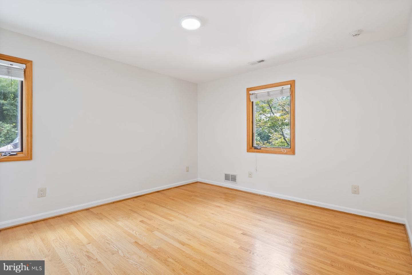 11900 Gainsborough Road photo 43