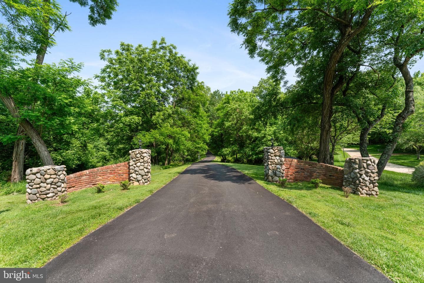 15713 Holly Grove Road photo 2