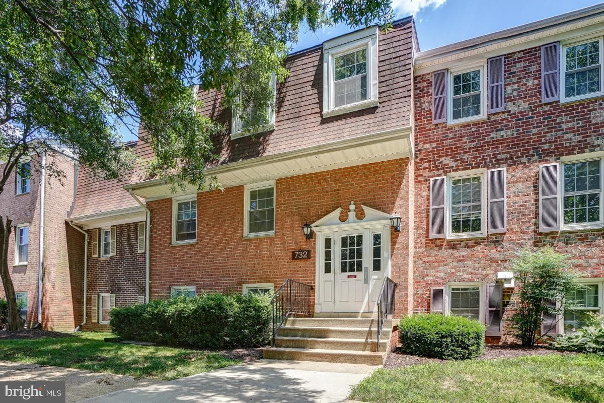 732 Quince Orchard Boulevard #201 photo 2