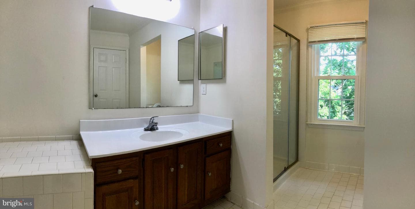 7206 Taveshire Way photo 12