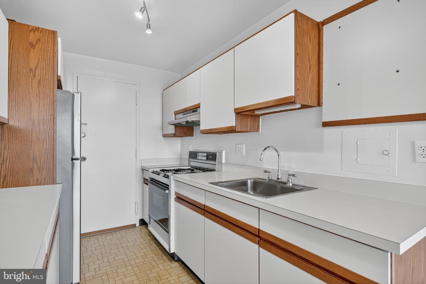 10201 Grosvenor Place #1518 photo 24