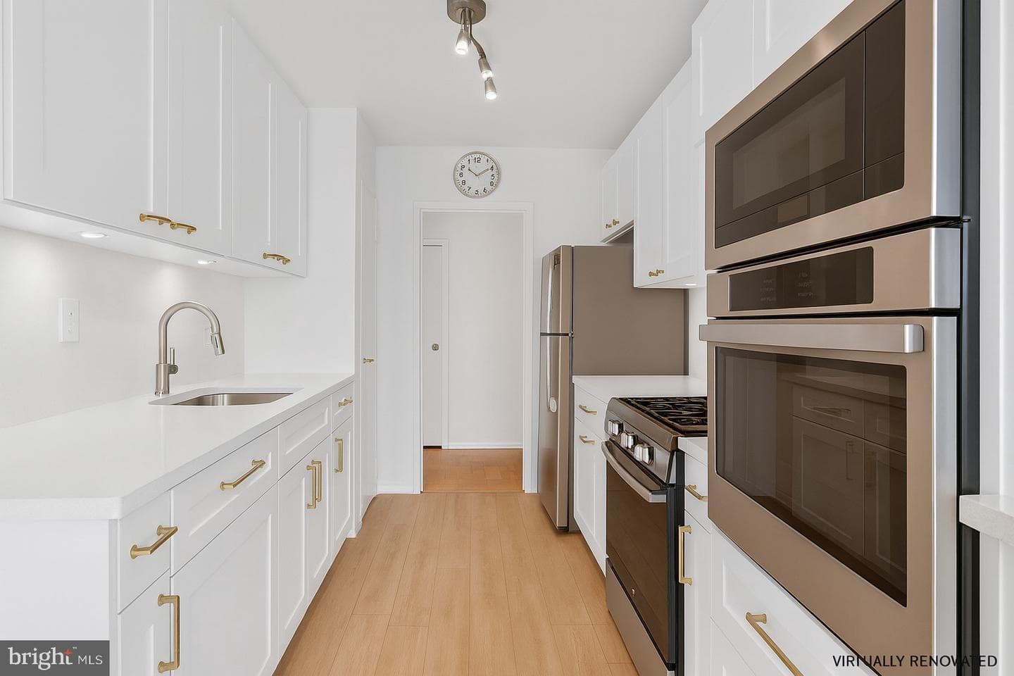 10201 Grosvenor Place #1518 photo 7