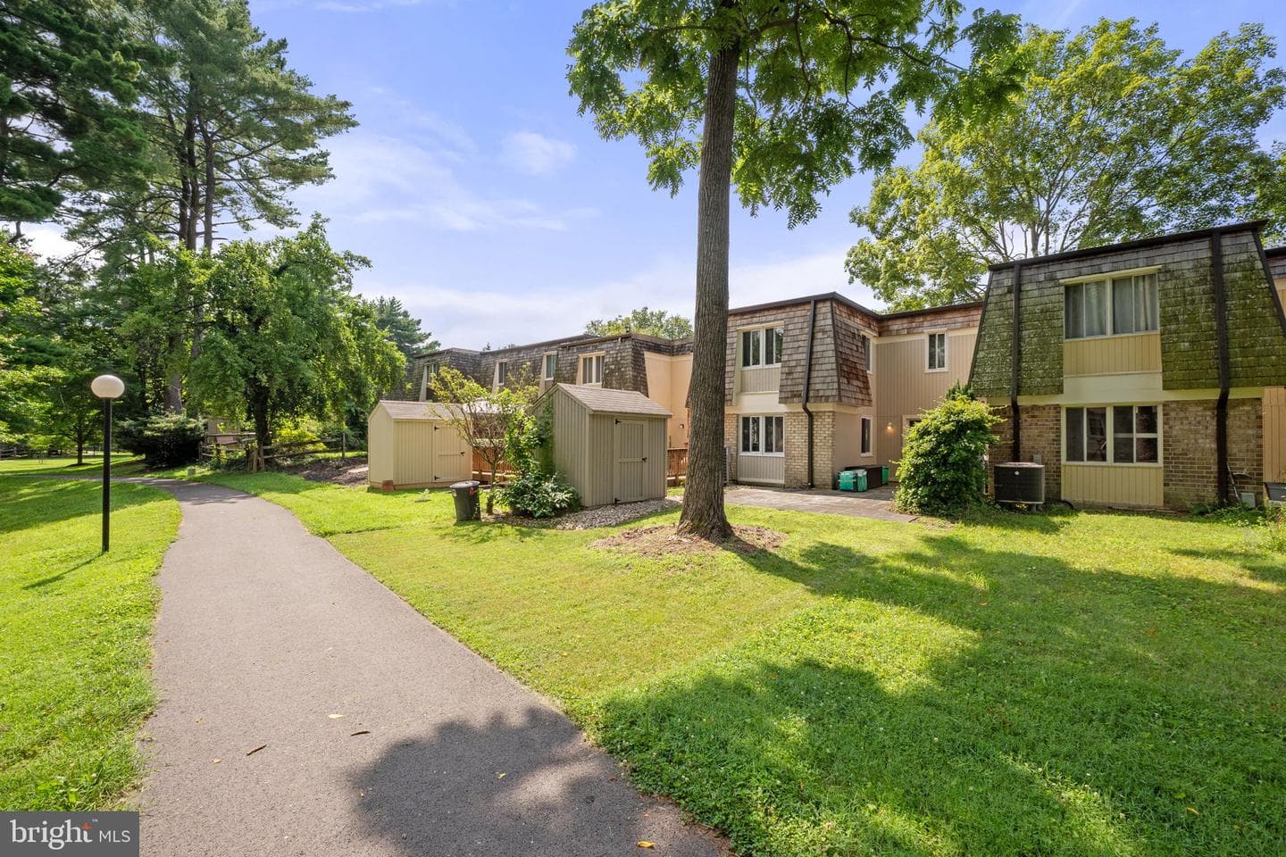 10565 Cambridge Court photo 32