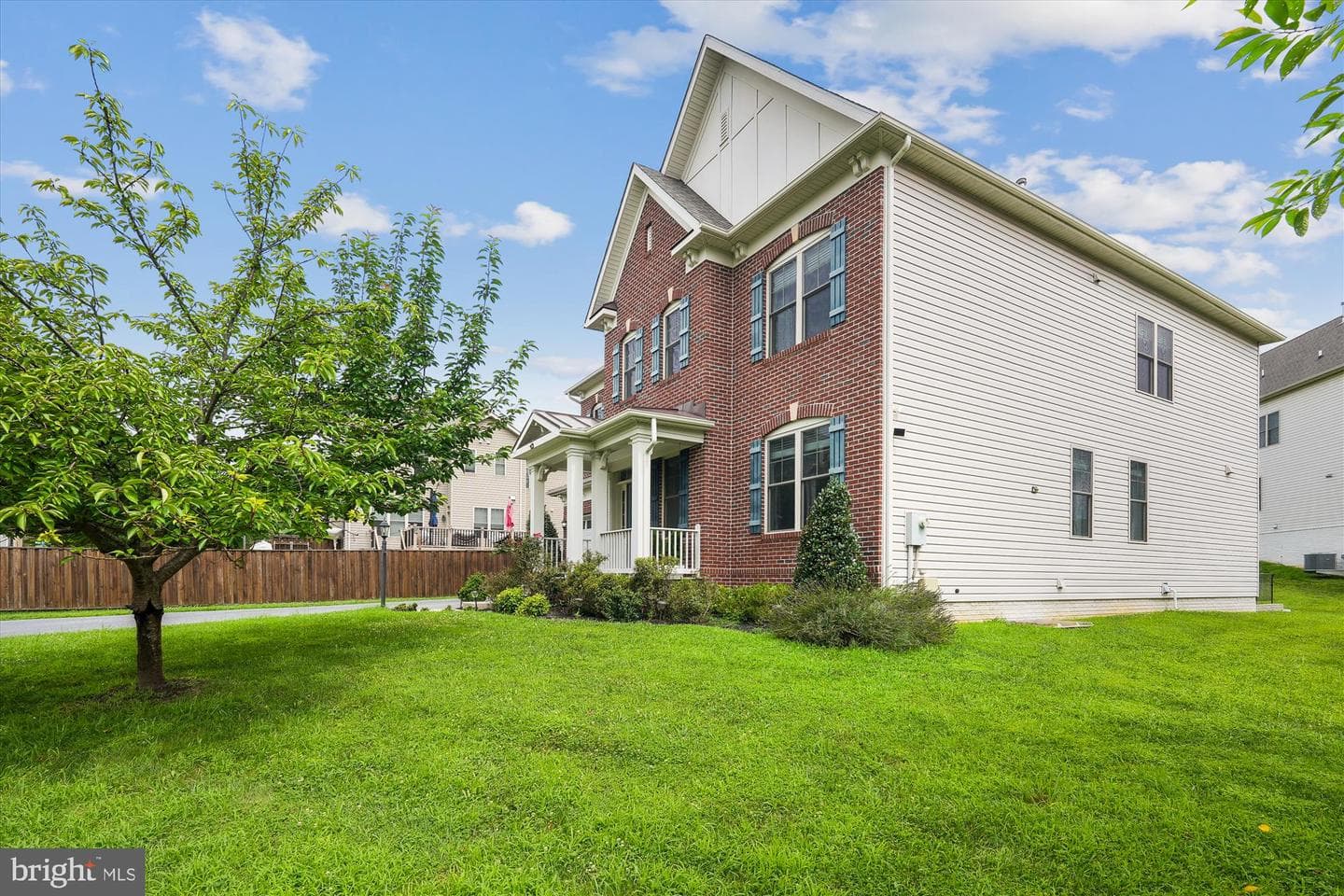 1105 Sweetbay Place photo 4