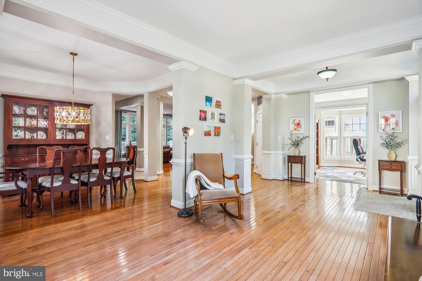 907 Linslade Street photo 11