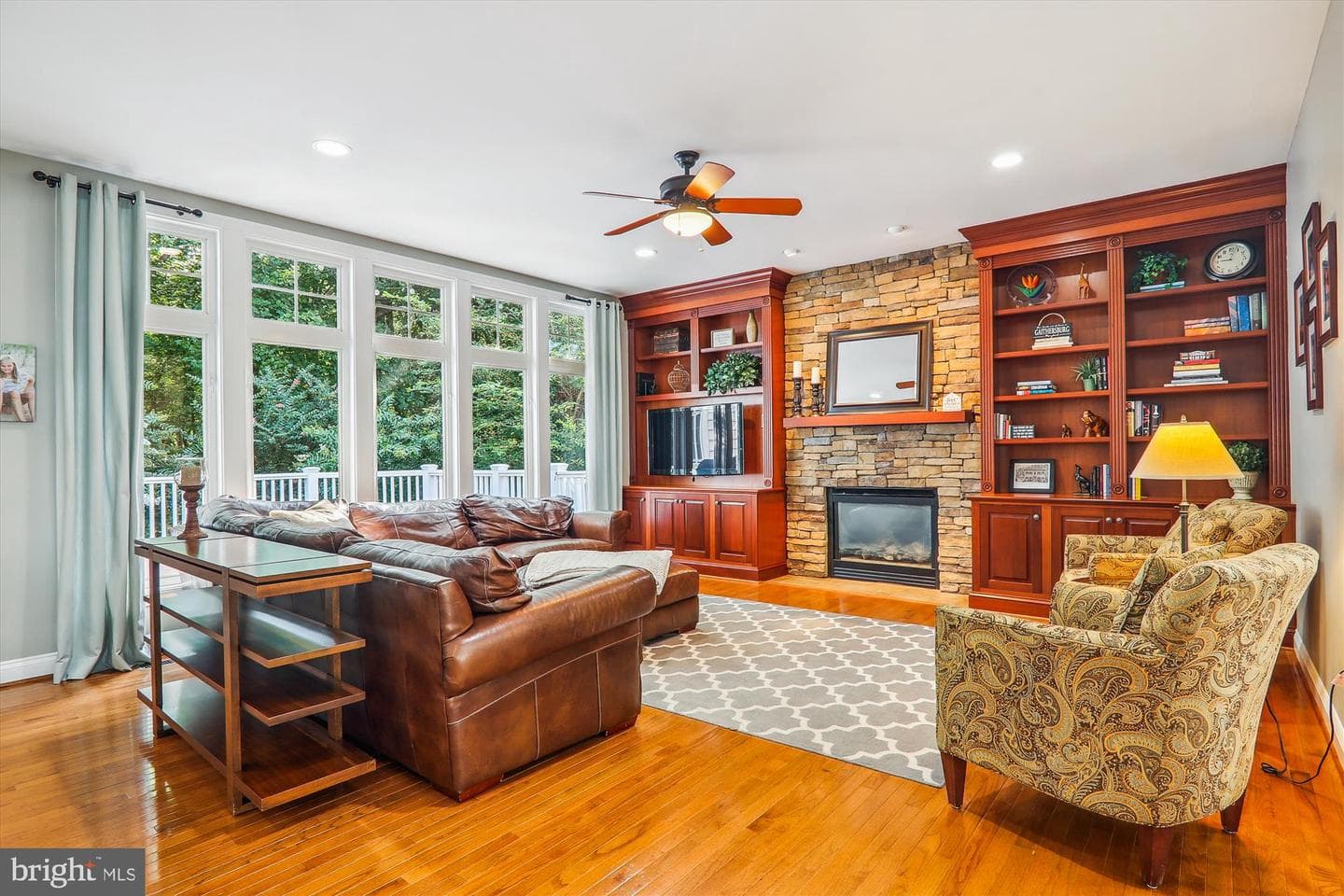 907 Linslade Street photo 15