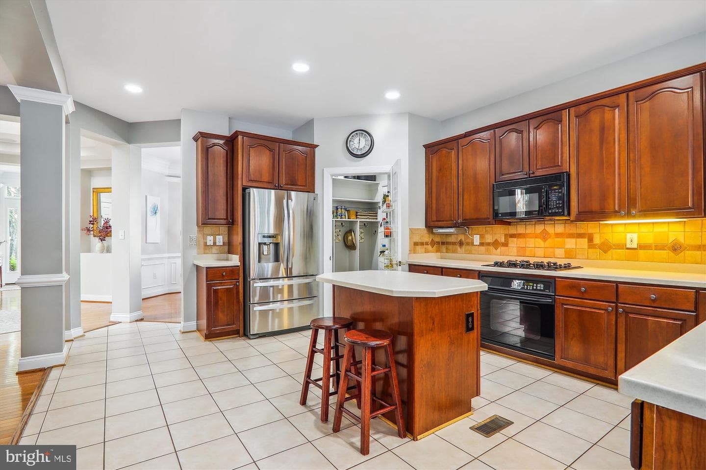 907 Linslade Street photo 20