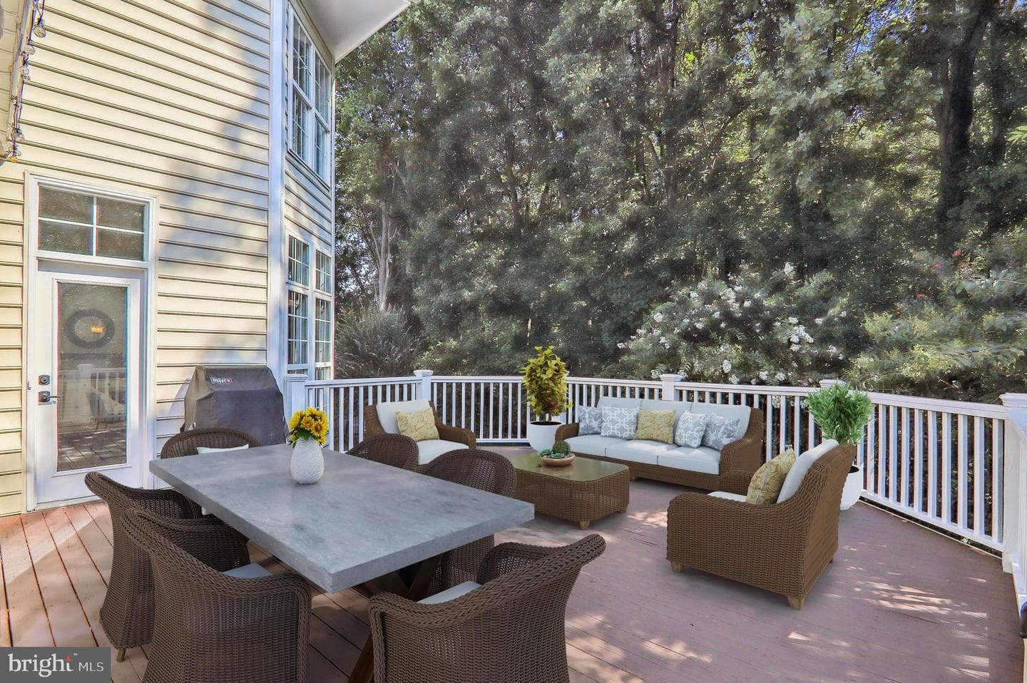 907 Linslade Street photo 24