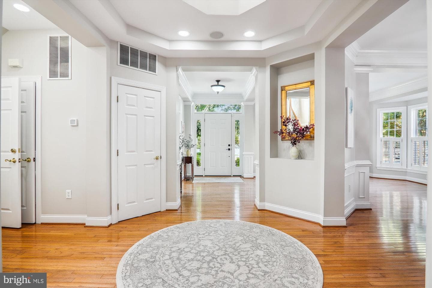 907 Linslade Street photo 4