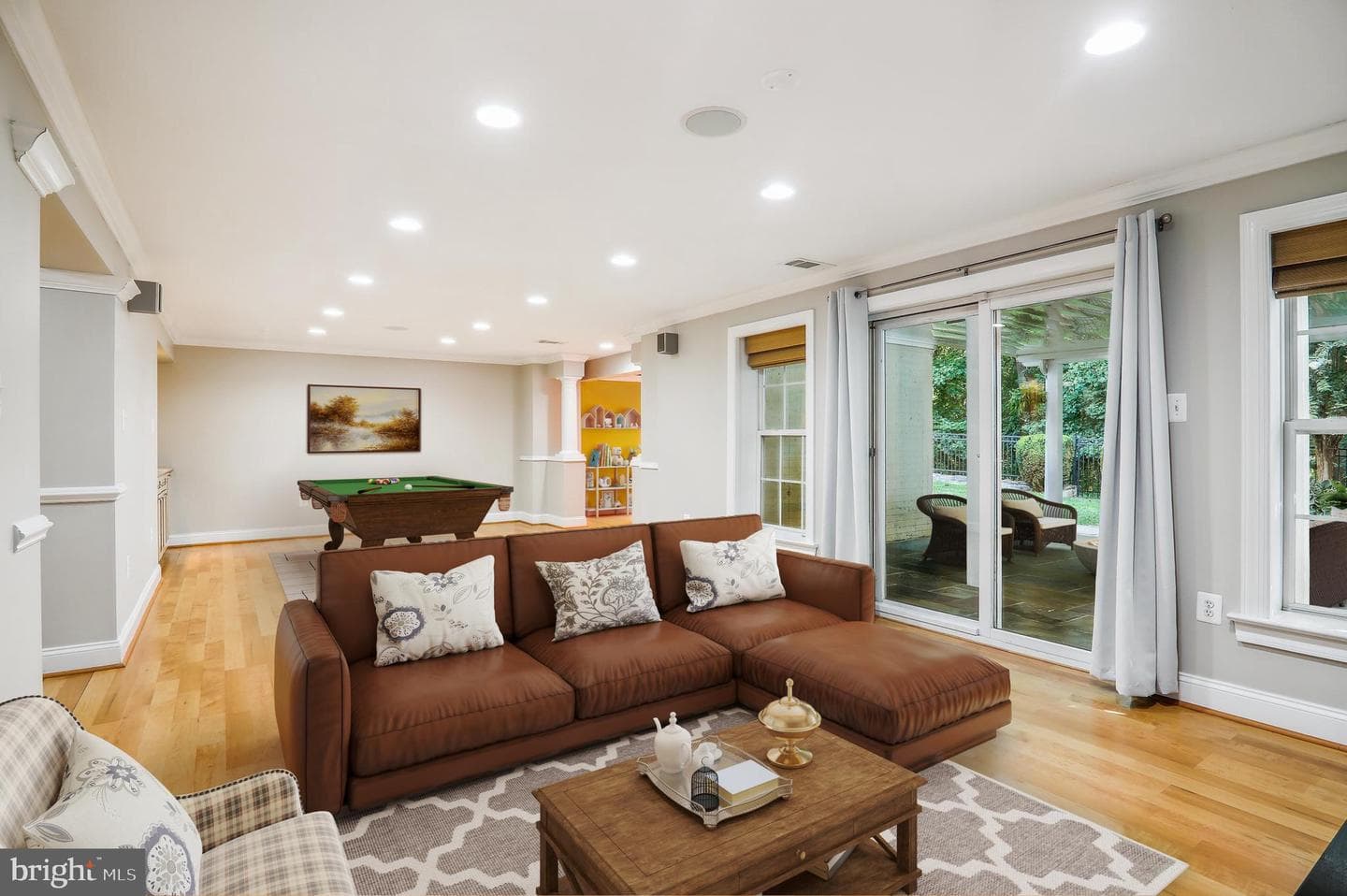 907 Linslade Street photo 42
