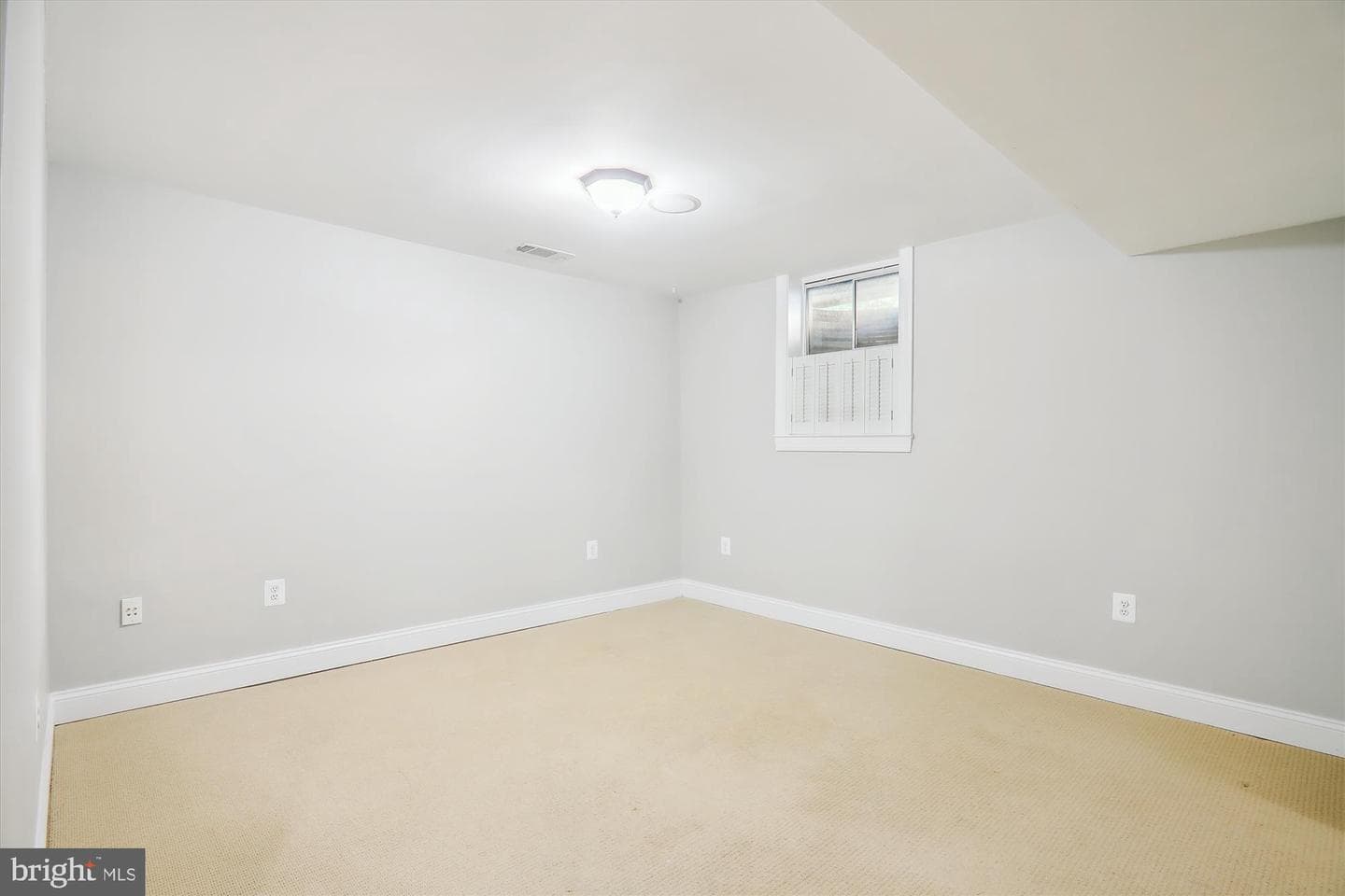 907 Linslade Street photo 50