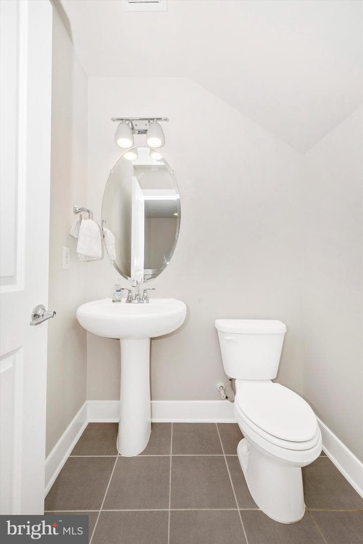 127 Dickenson Drive photo 40