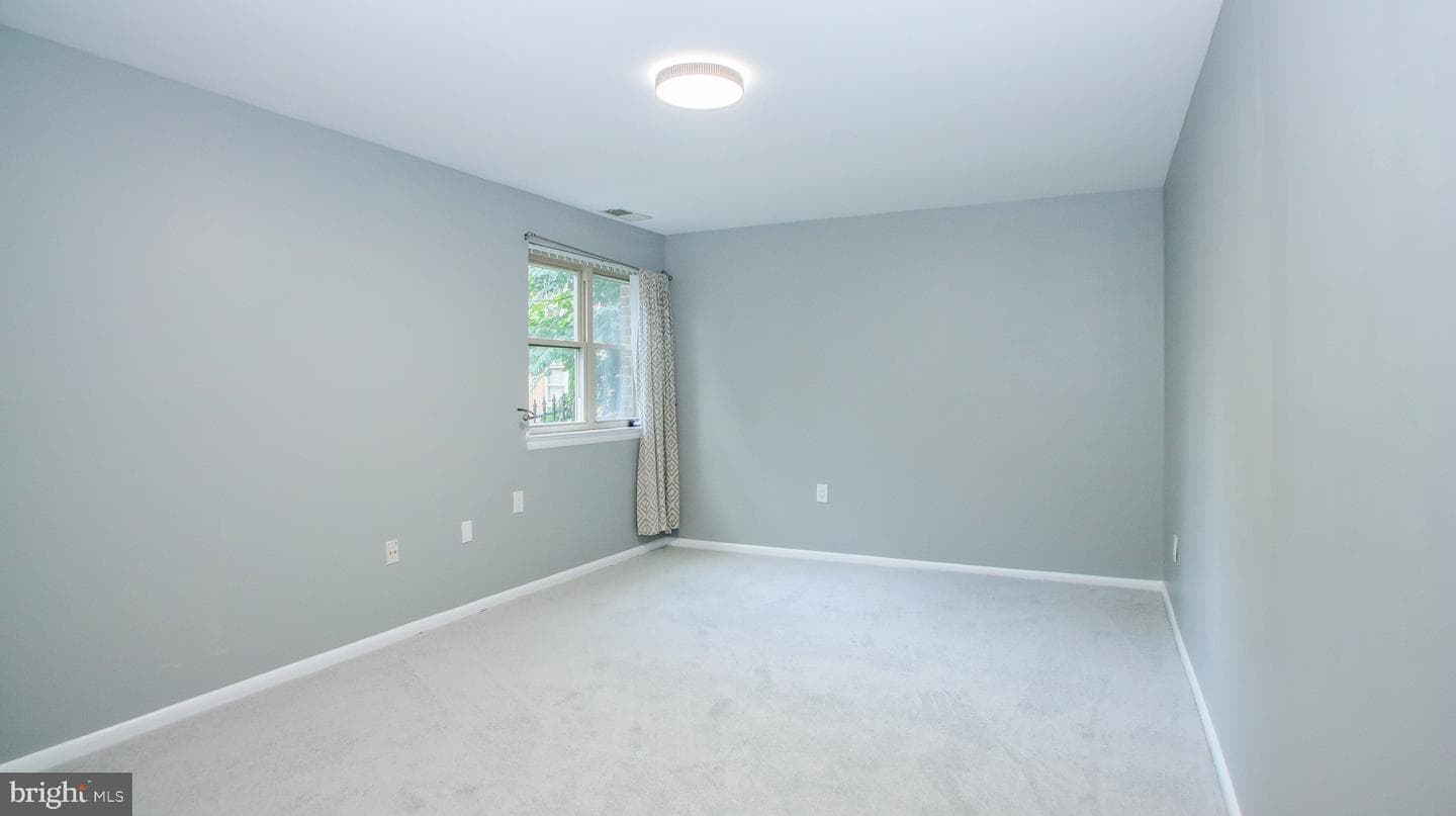 2305 Greenery Lane #t-3-3 photo 19