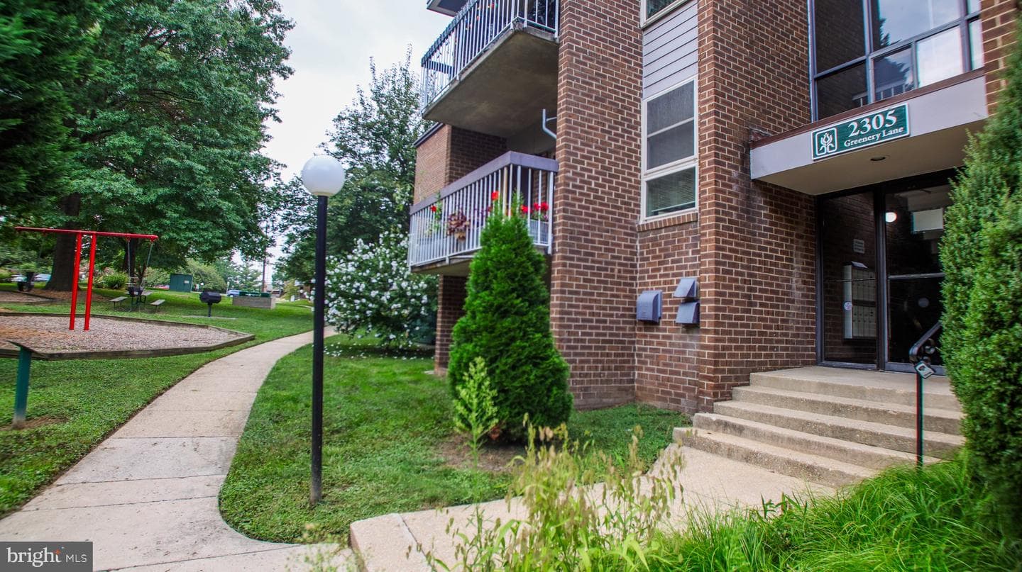 2305 Greenery Lane #t-3-3 photo 2