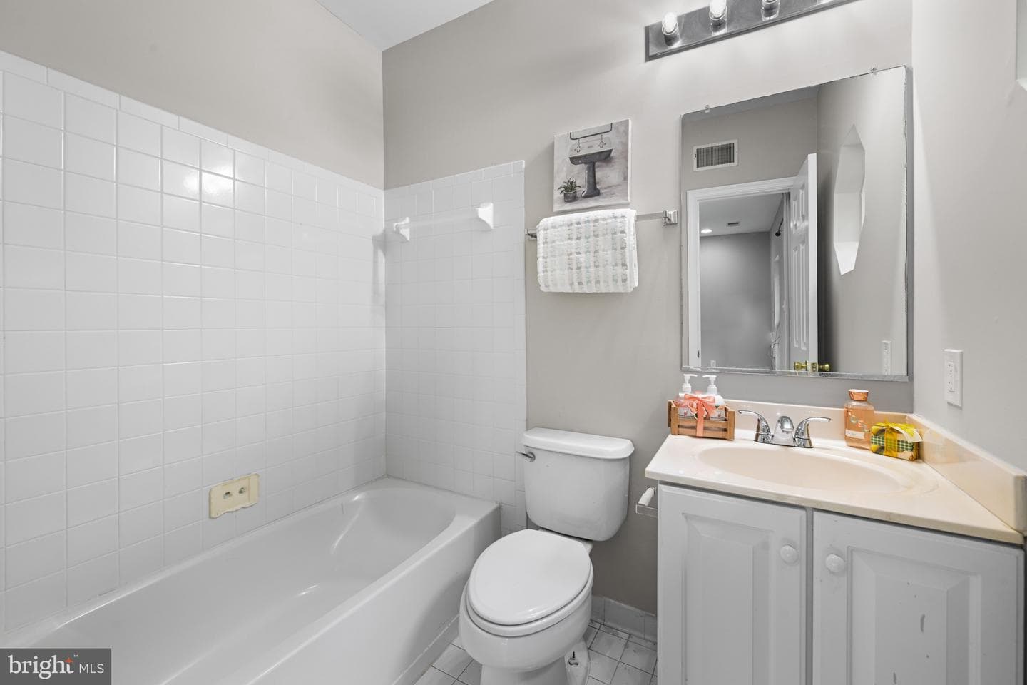 13725 Lambertina Place photo 35