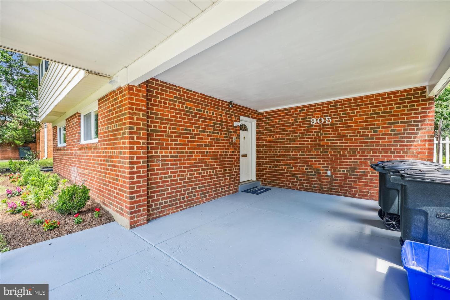 905 Kenbrook Drive photo 4