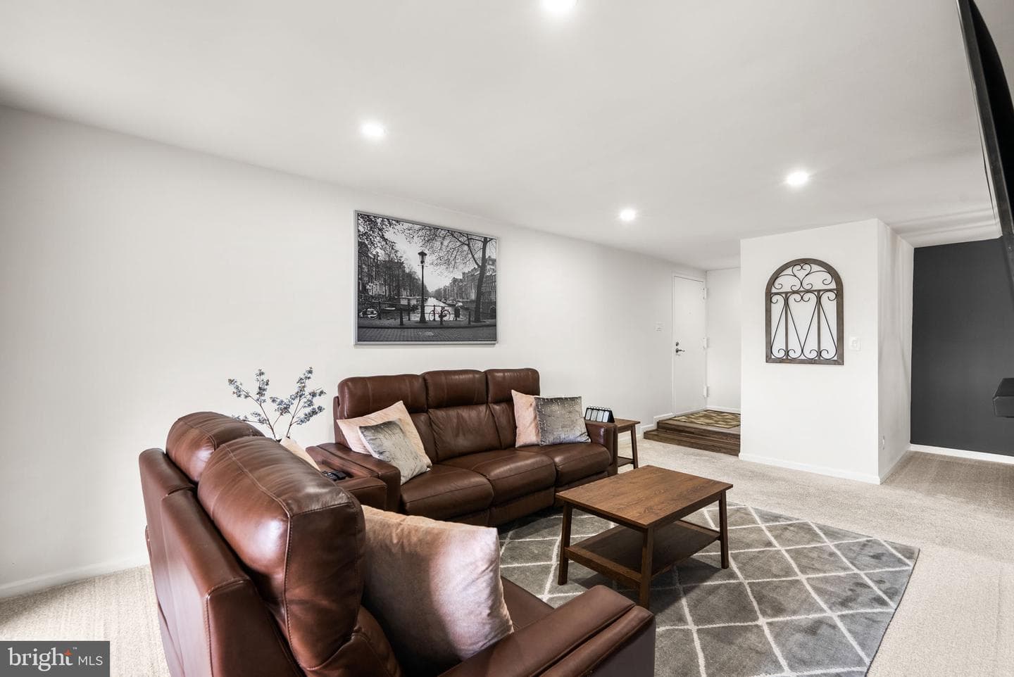 438 Girard Street #256 photo 2