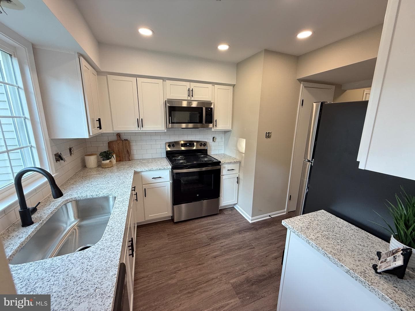 3424 Queensborough Drive photo 2