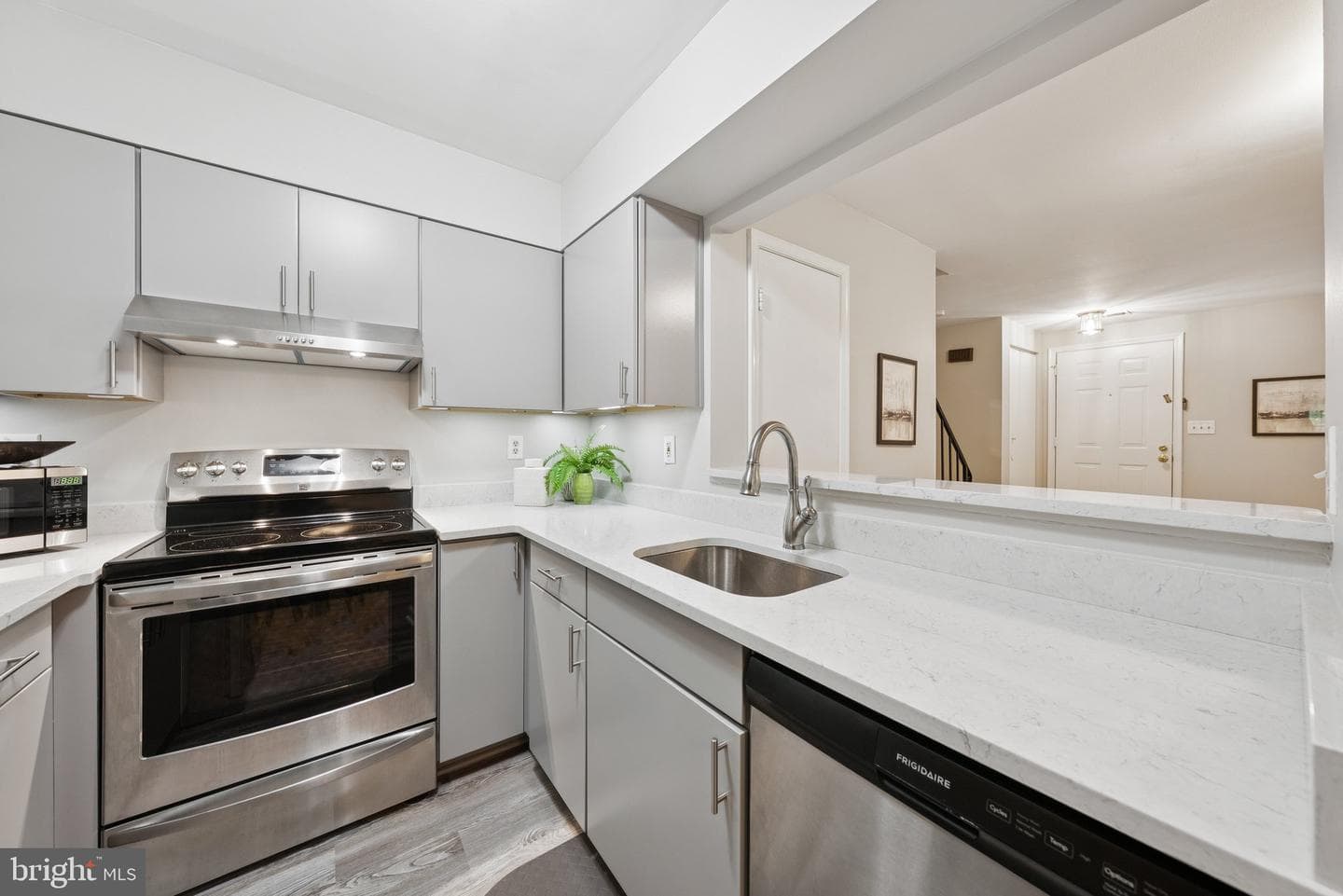 7104 Swansong Way photo 7