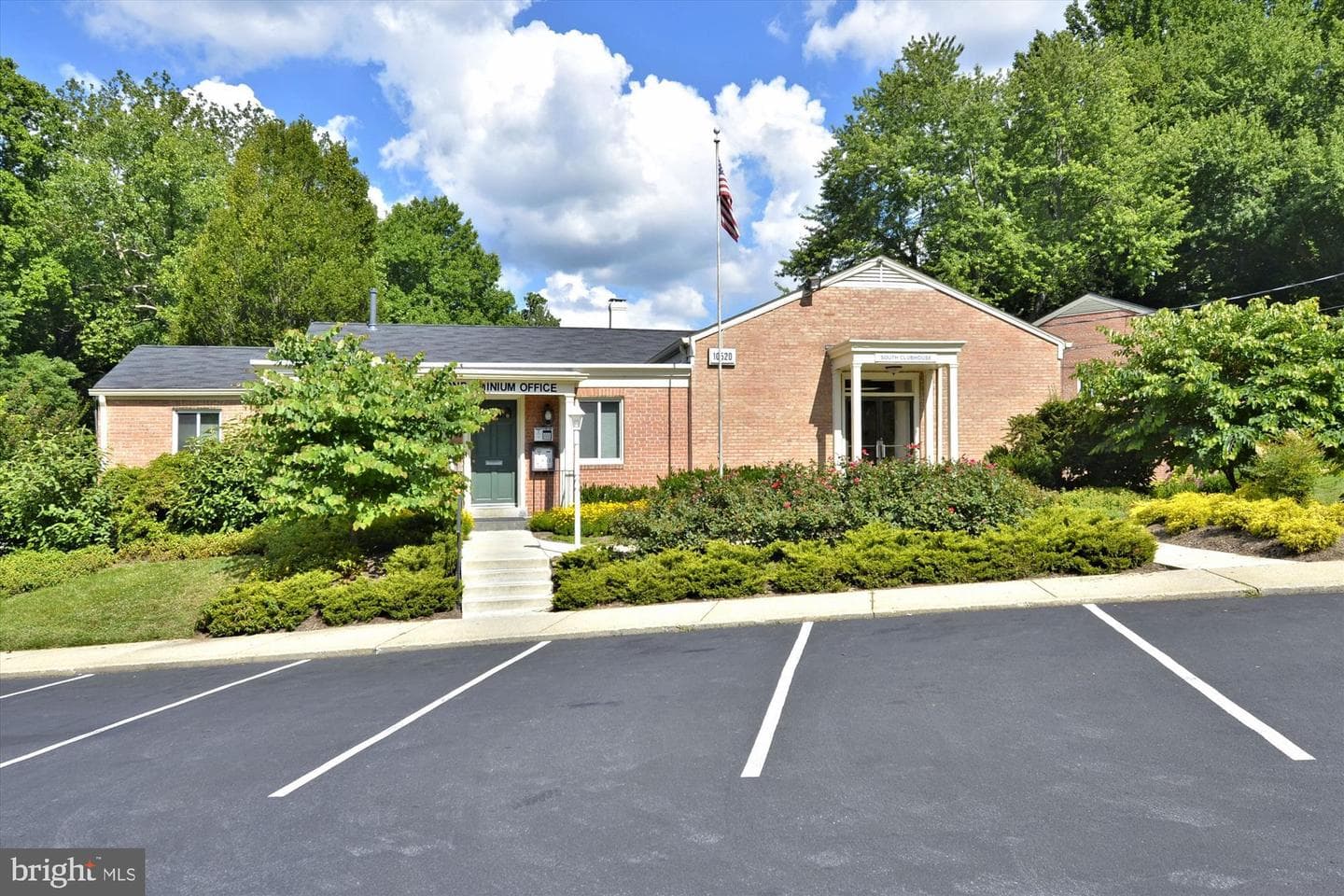 10427 Montrose Avenue #104 photo 29