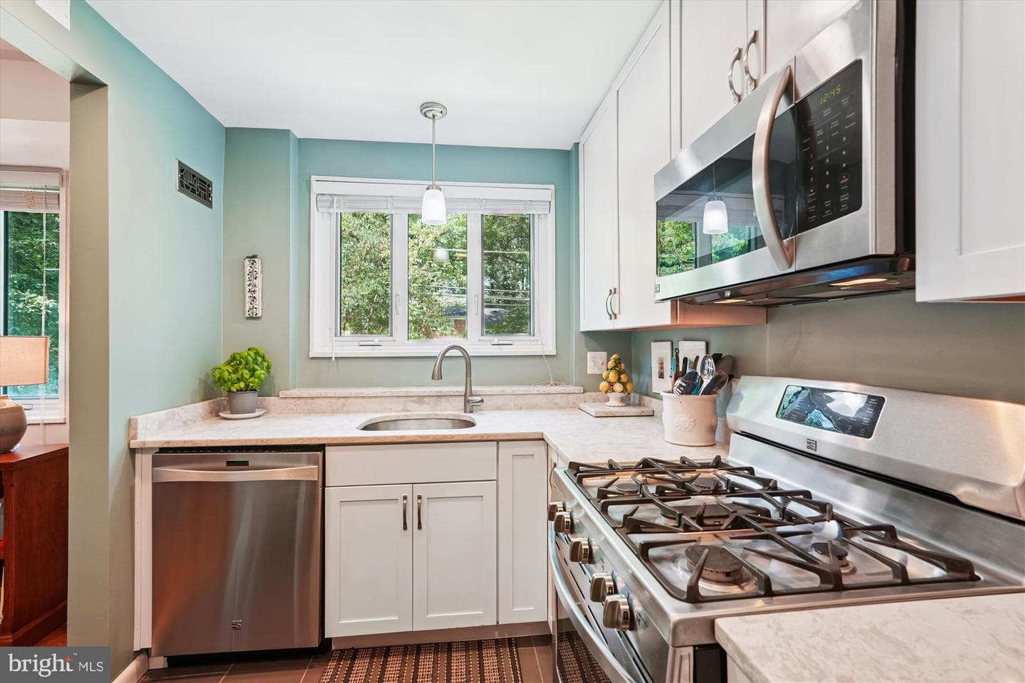 10427 Montrose Avenue #104 photo 4