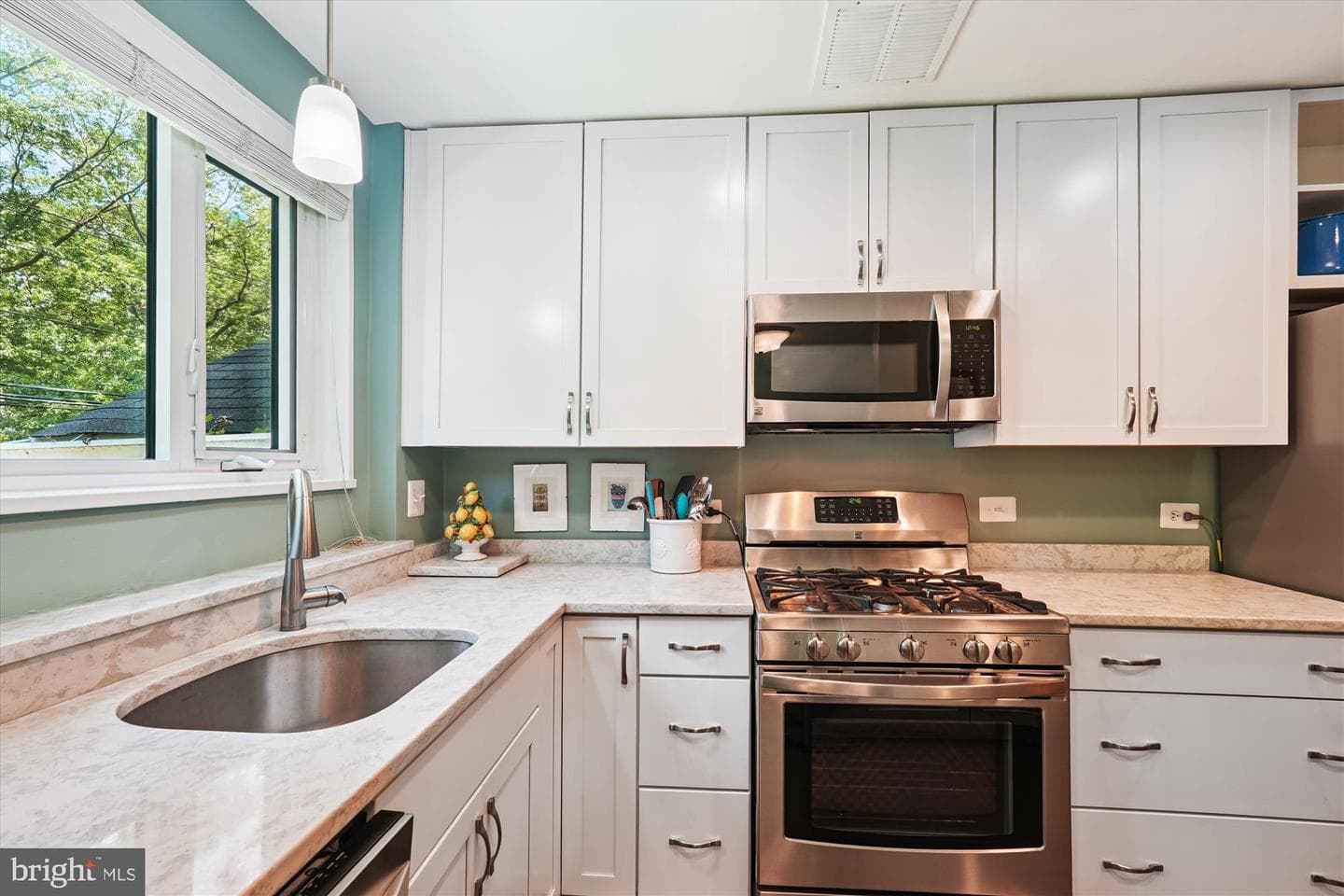 10427 Montrose Avenue #104 photo 5