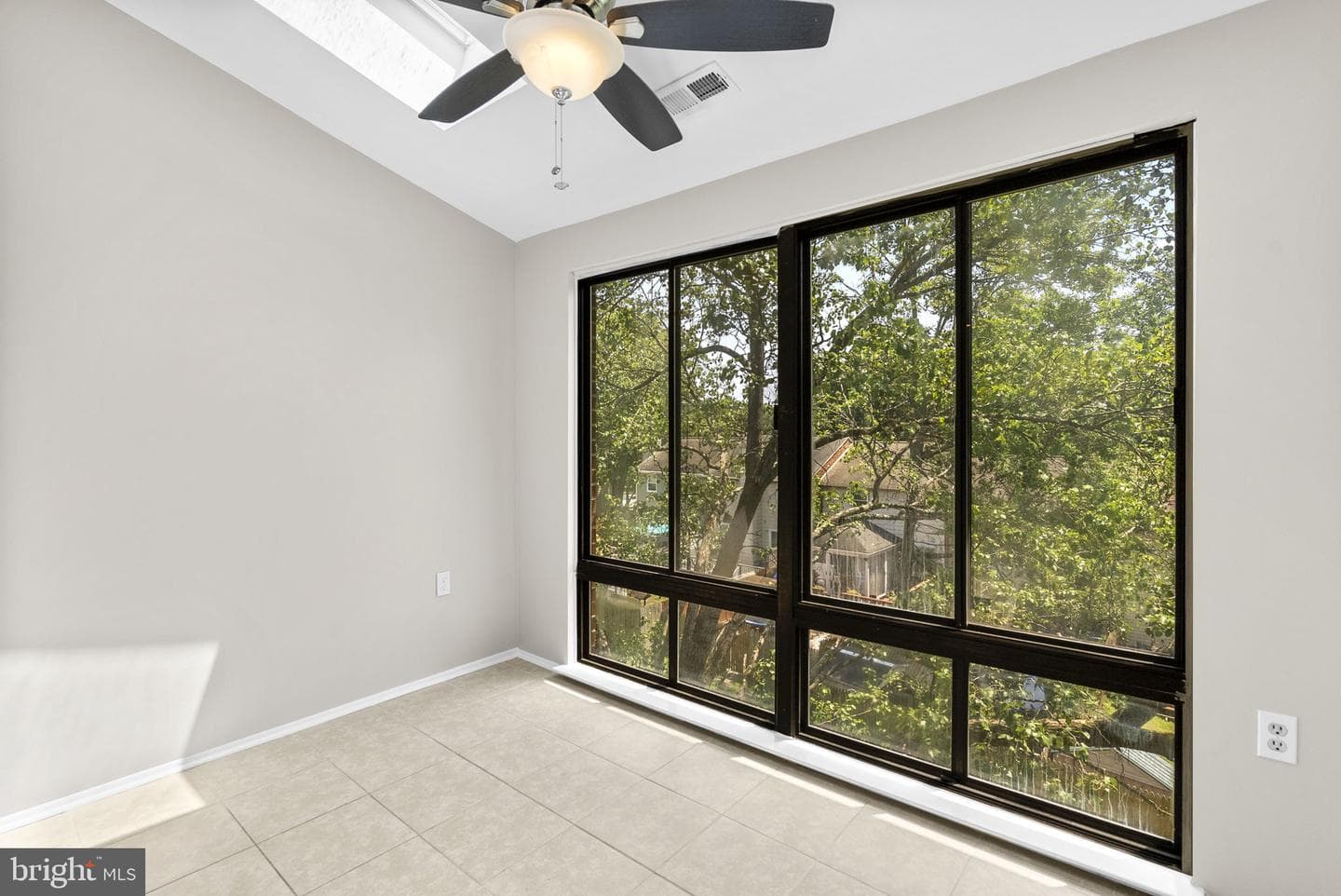 18050 Chalet Drive #14-302 photo 11