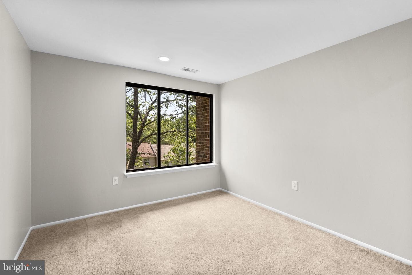 18050 Chalet Drive #14-302 photo 16