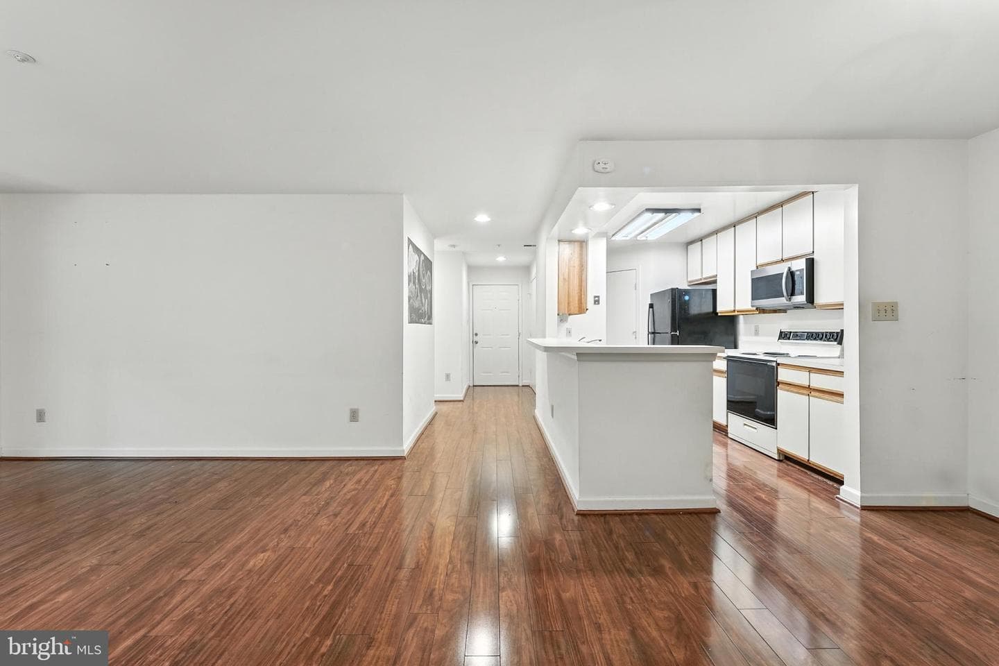 3301 Sir Thomas Drive #6-B-22 photo 16